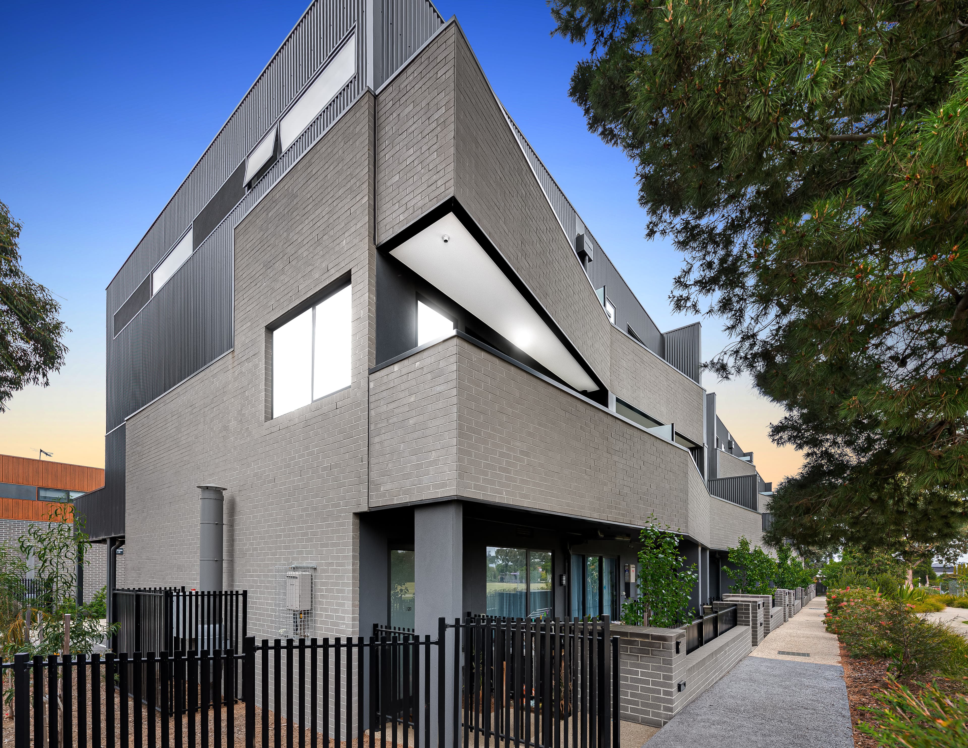 Unit 20/8 Service Street, Sunshine, Sunshine - Image 1