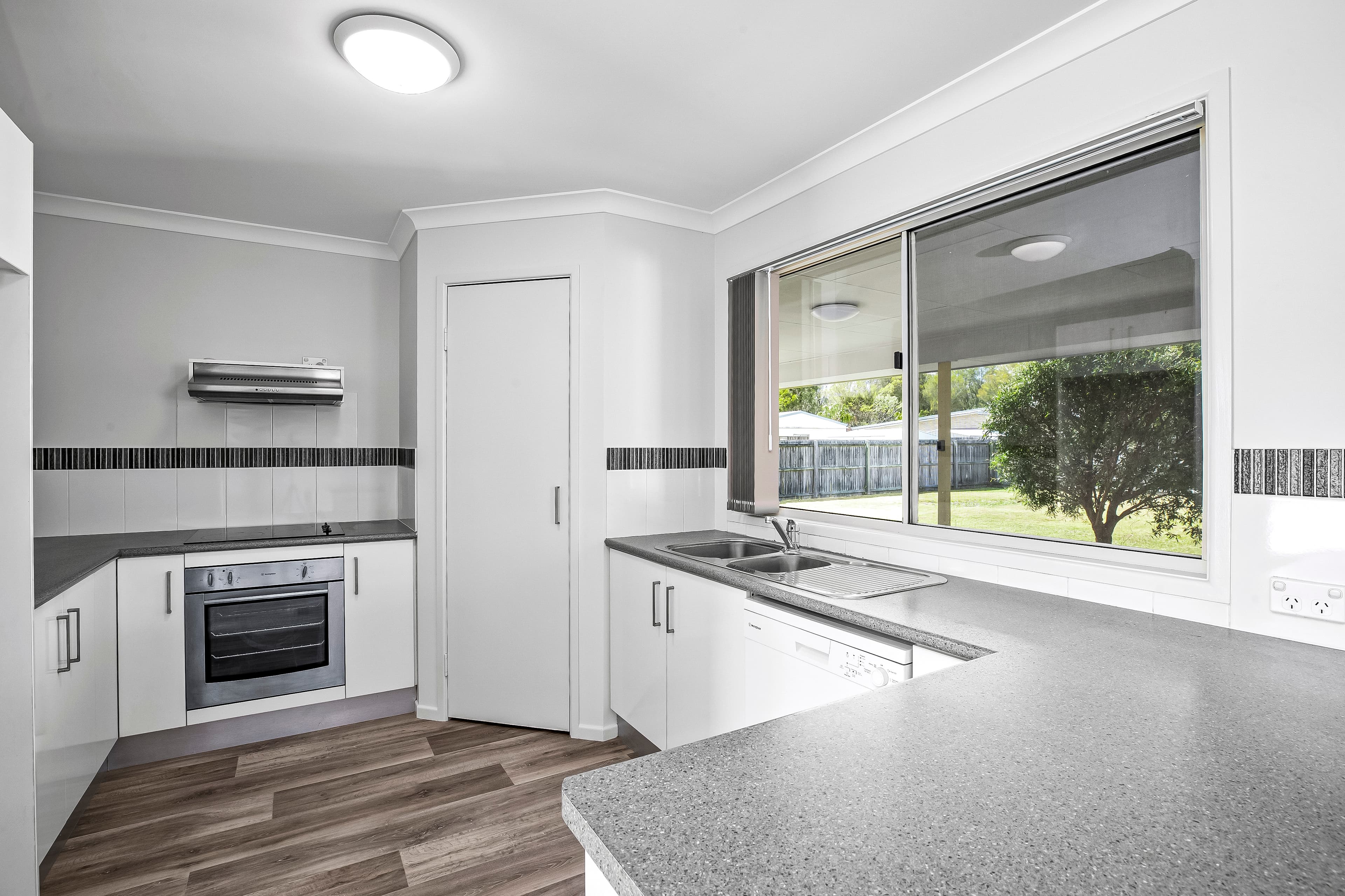 14 Environs Avenue, Cooloola Cove, Cooloola Cove - Thumbnail 4