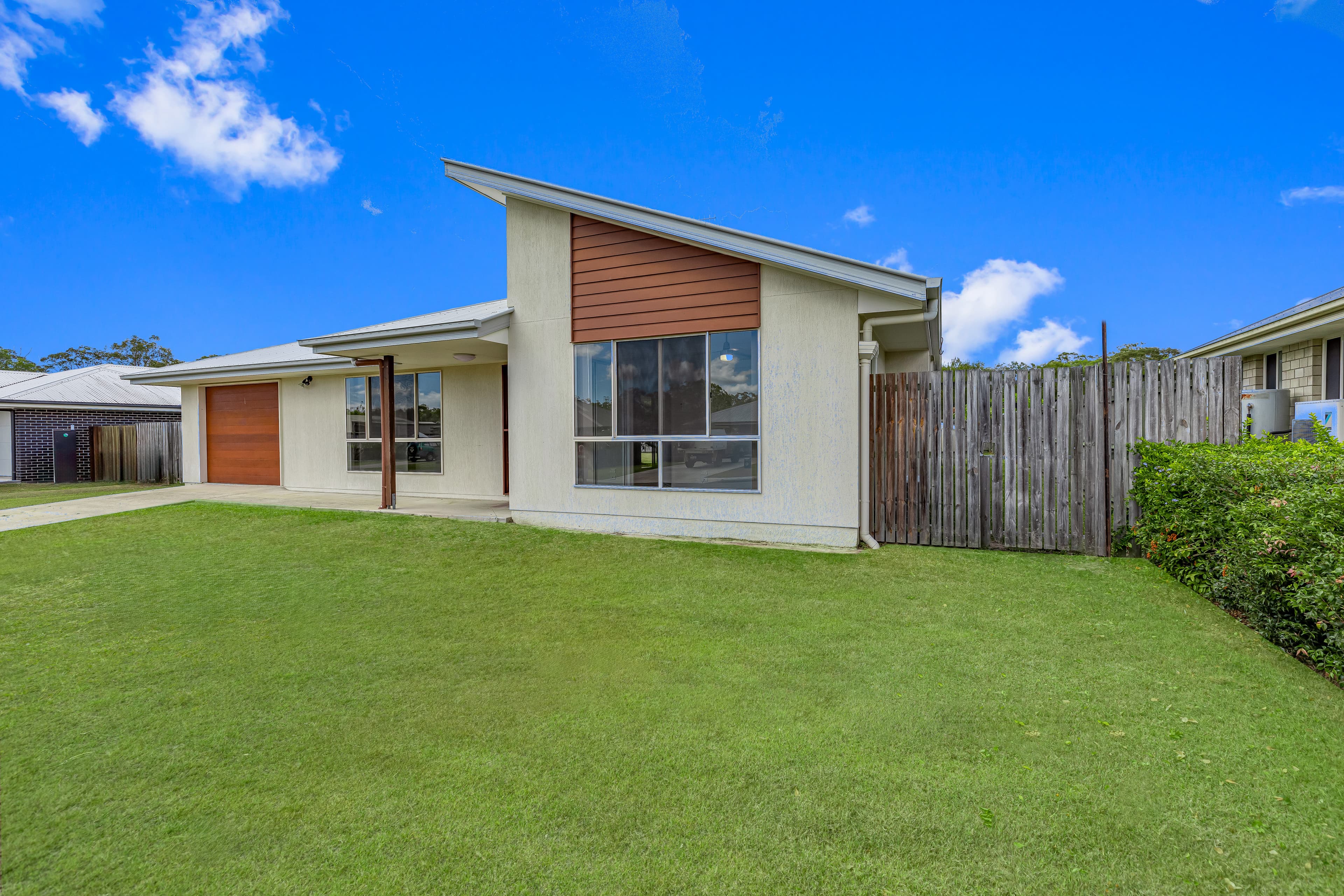 14 Environs Avenue, Cooloola Cove, Cooloola Cove - Thumbnail 2