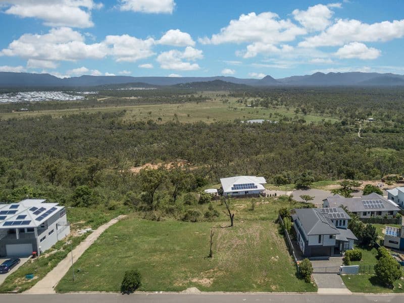 101 Goicoechea Drive, Bushland Beach, Bushland Beach - Thumbnail 3