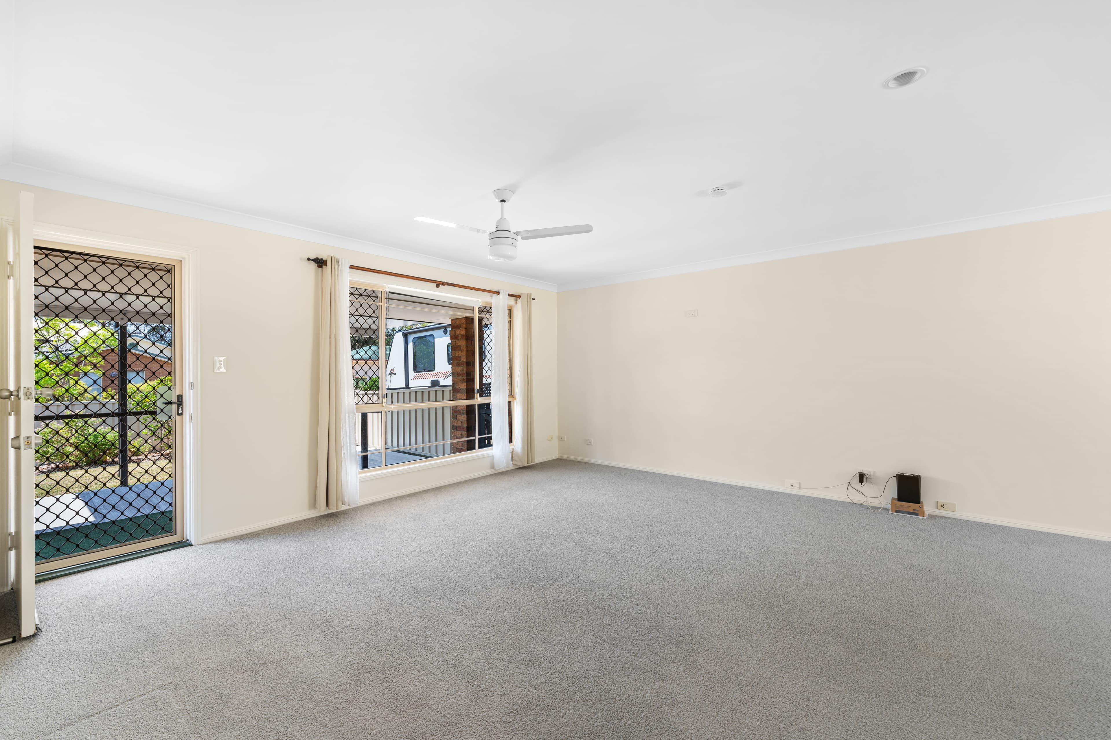 1/1 Club Crescent, Redland Bay, Redland Bay - Thumbnail 6
