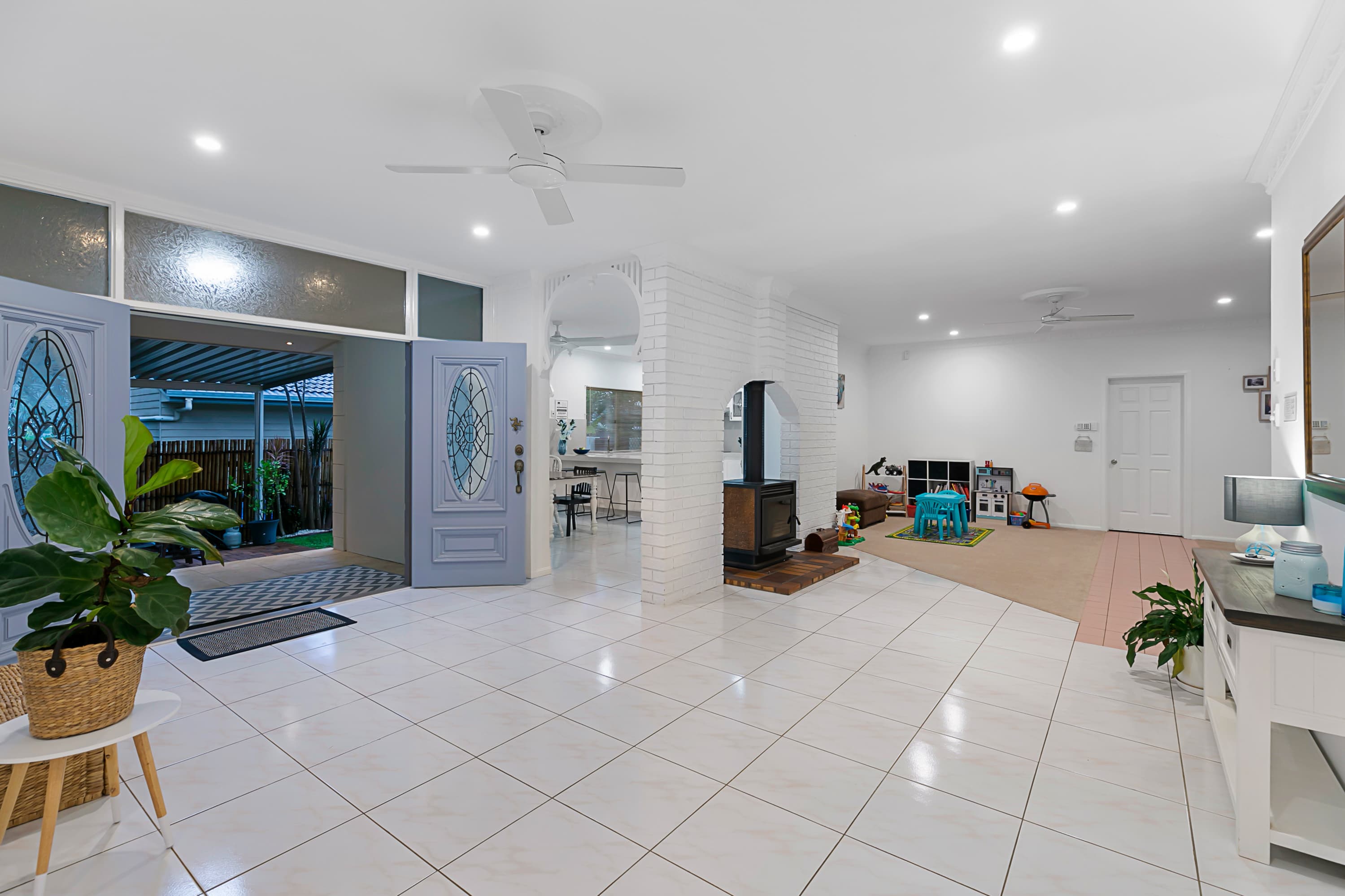3 Fryar Street, Victoria Point, Victoria Point - Thumbnail 2