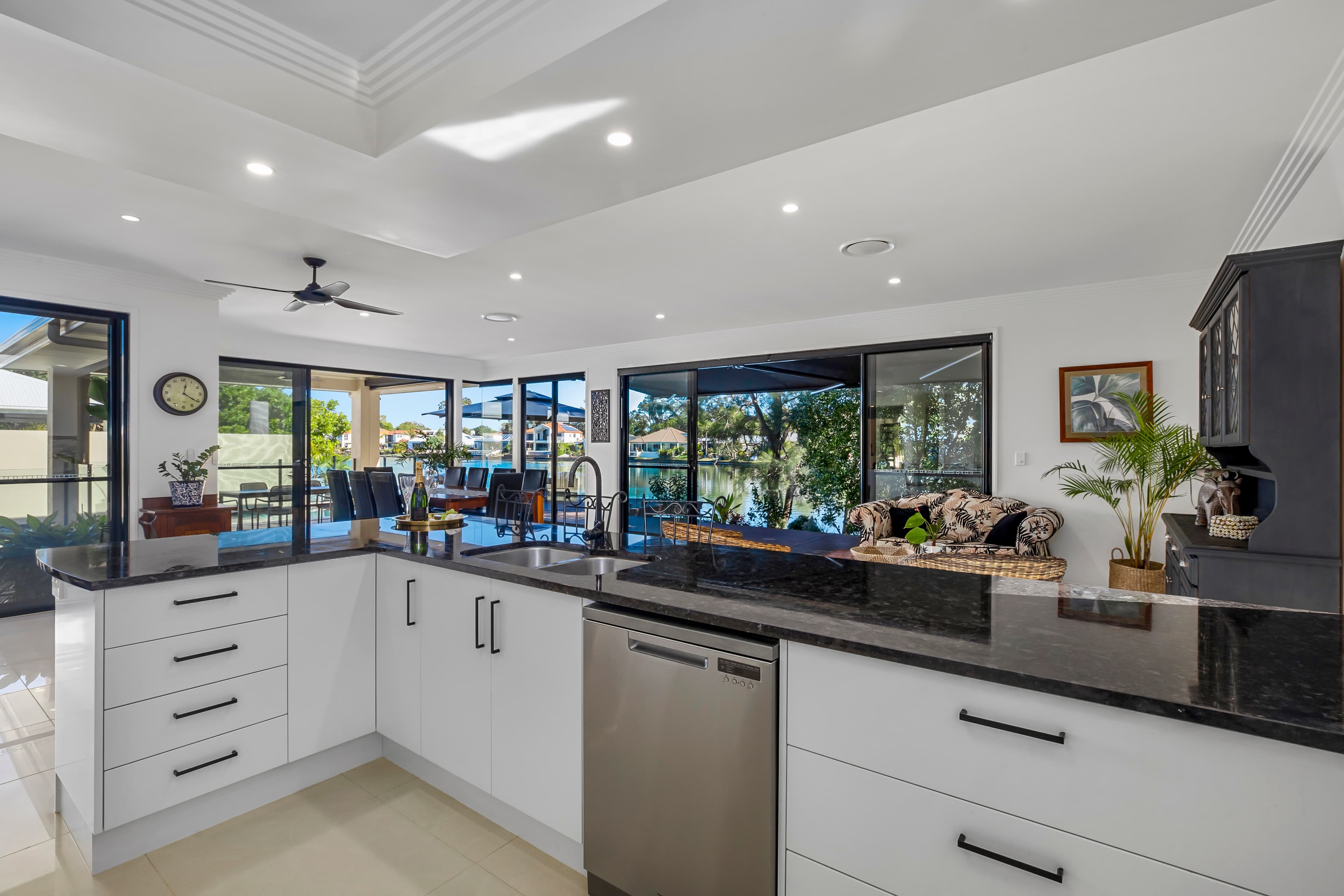14 Veerings Crescent, Twin Waters, Twin Waters - Thumbnail 6