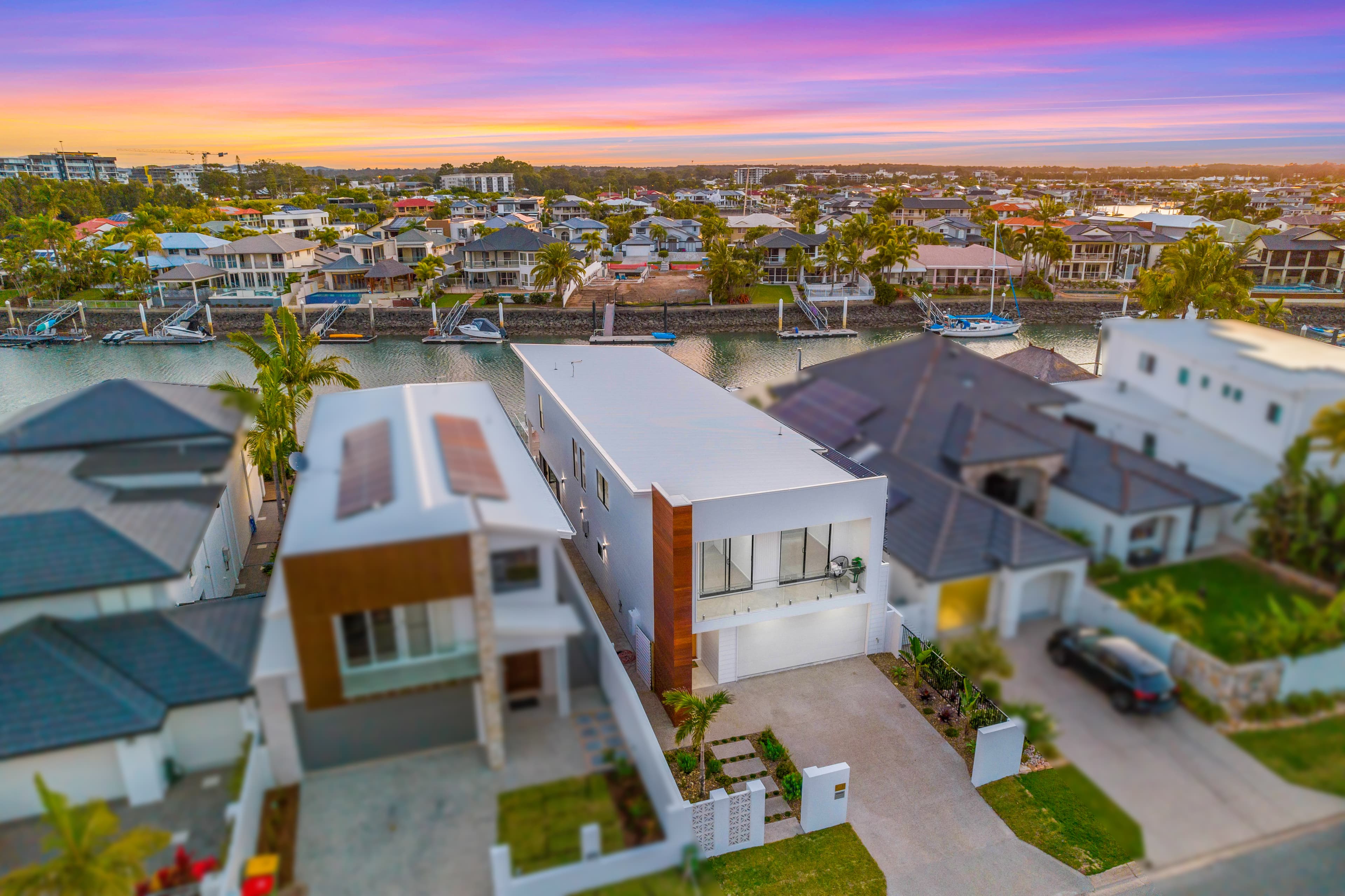 17 Carling Court, Raby Bay, Raby Bay - Thumbnail 2
