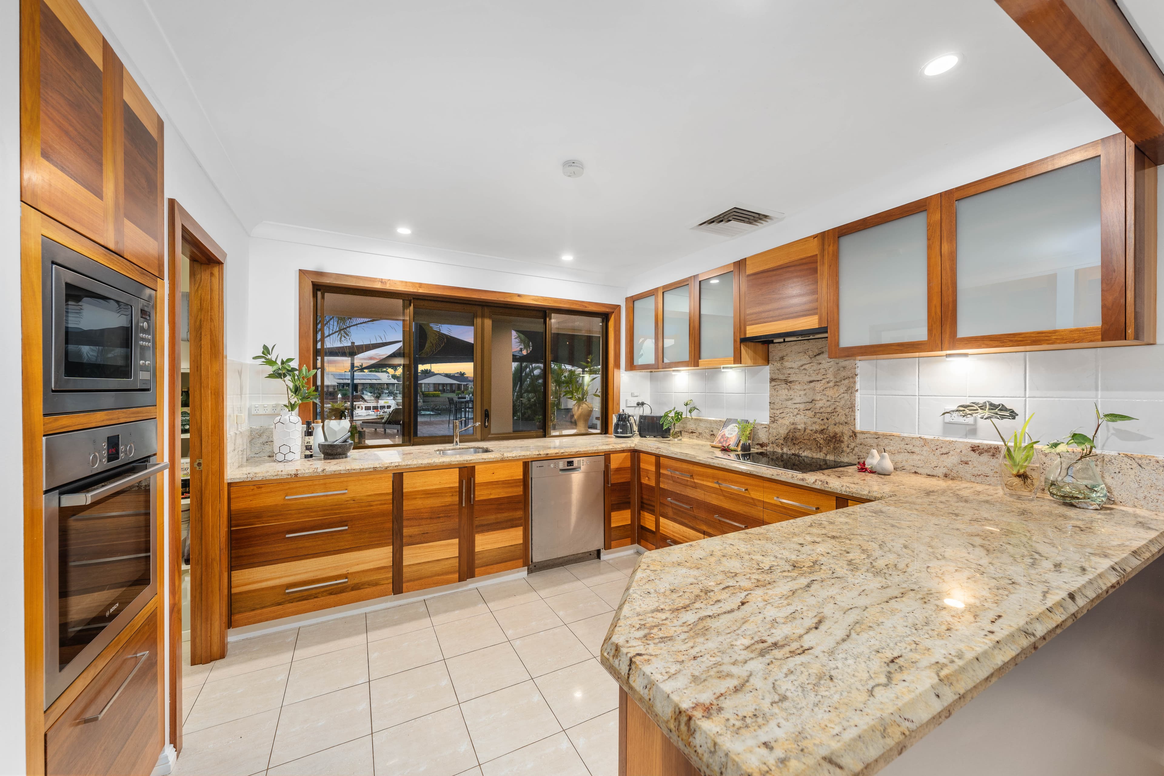 38 Compass Court, Raby Bay, Raby Bay - Thumbnail 8