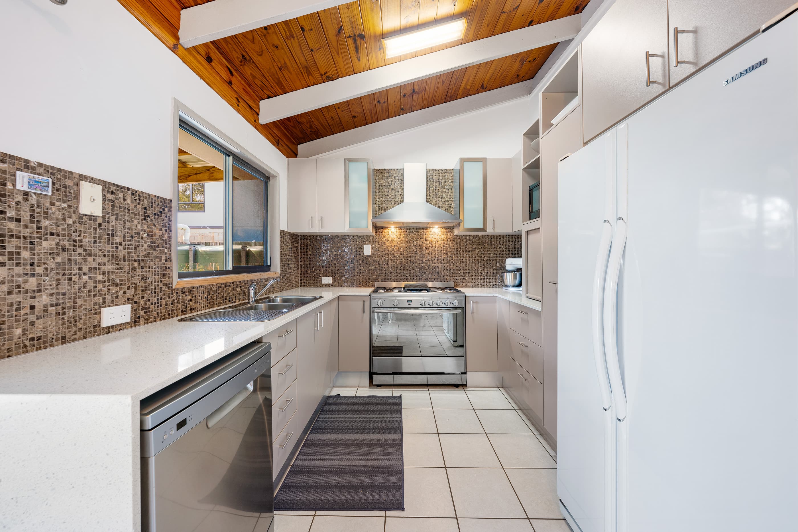 20 Danielle Street, Cleveland, Cleveland - Thumbnail 2