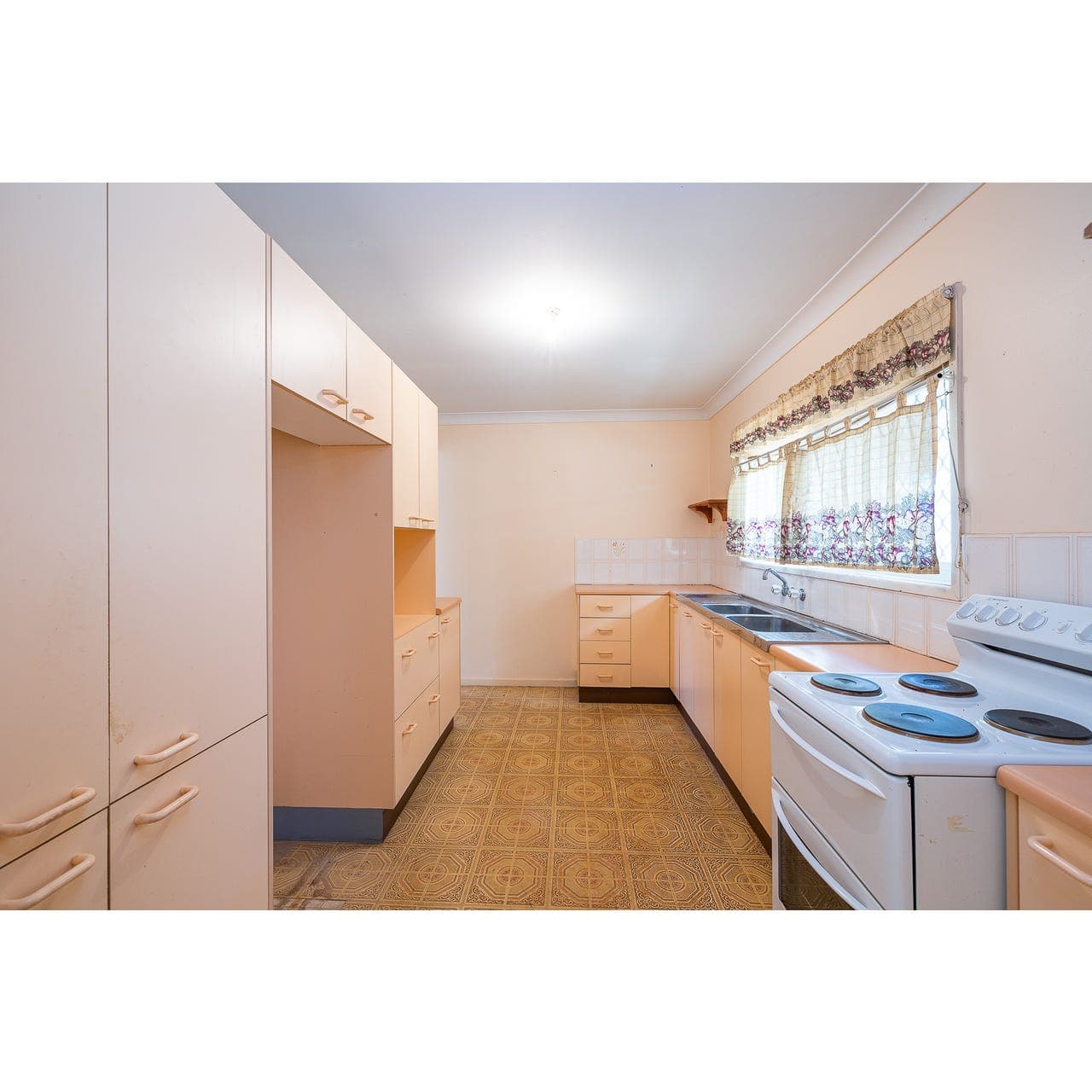 13 Fogarty Street, Cleveland, Cleveland - Thumbnail 2