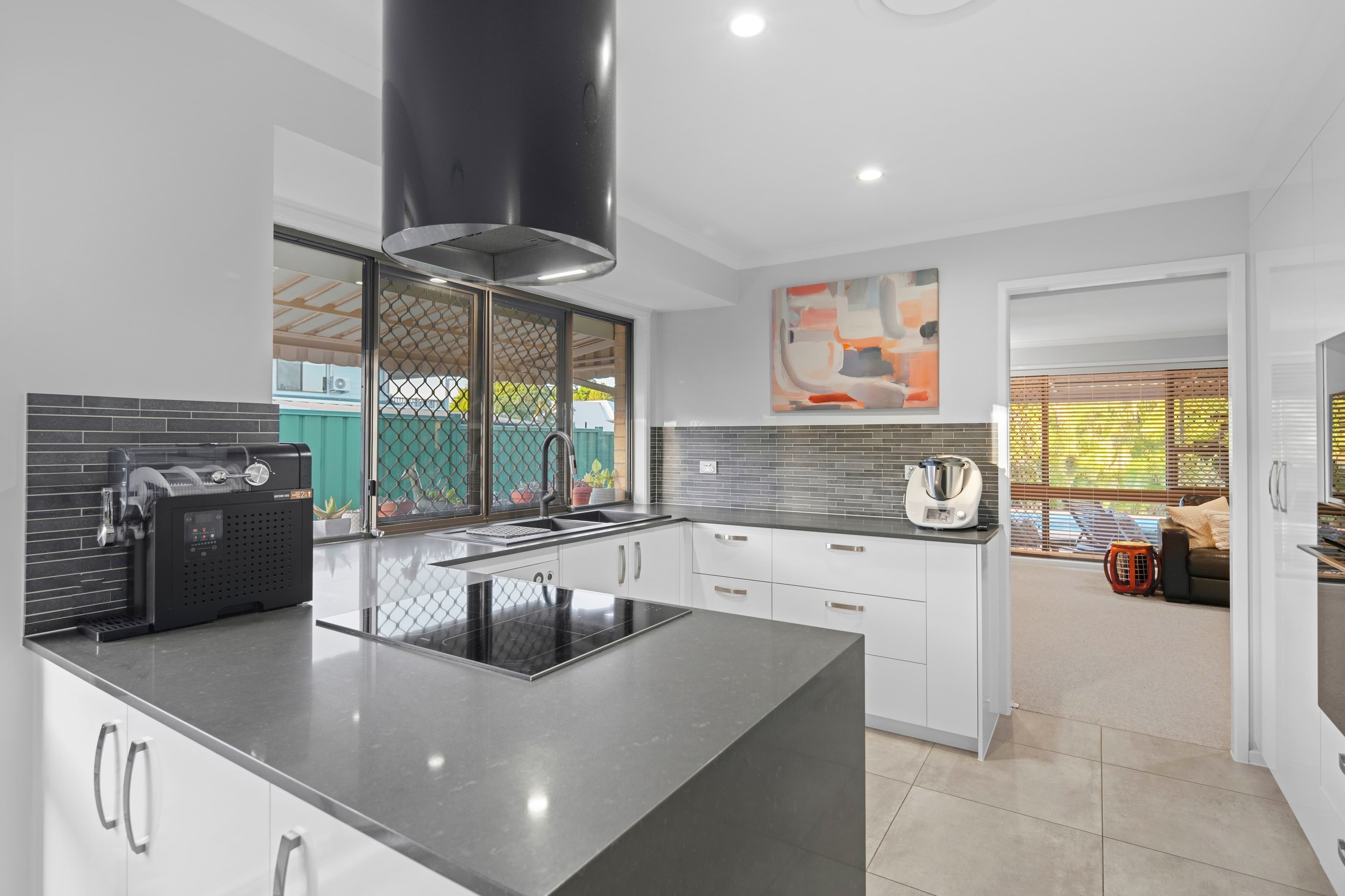 6 Hucker Court, Cleveland, Cleveland - Thumbnail 5