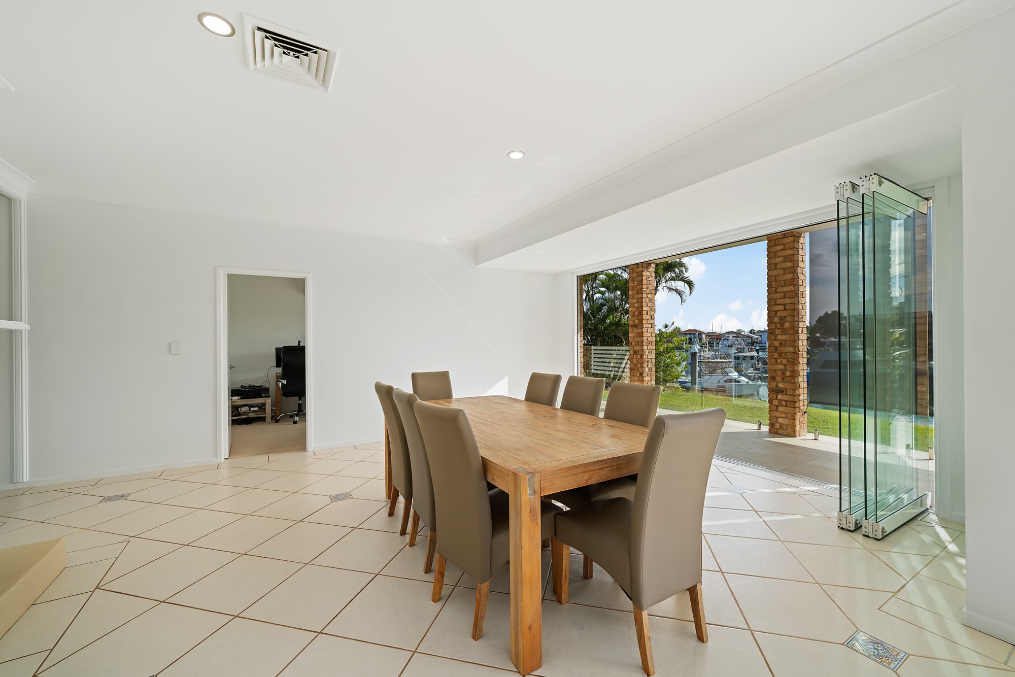 10 Kinsail Court, Raby Bay, Raby Bay - Thumbnail 8
