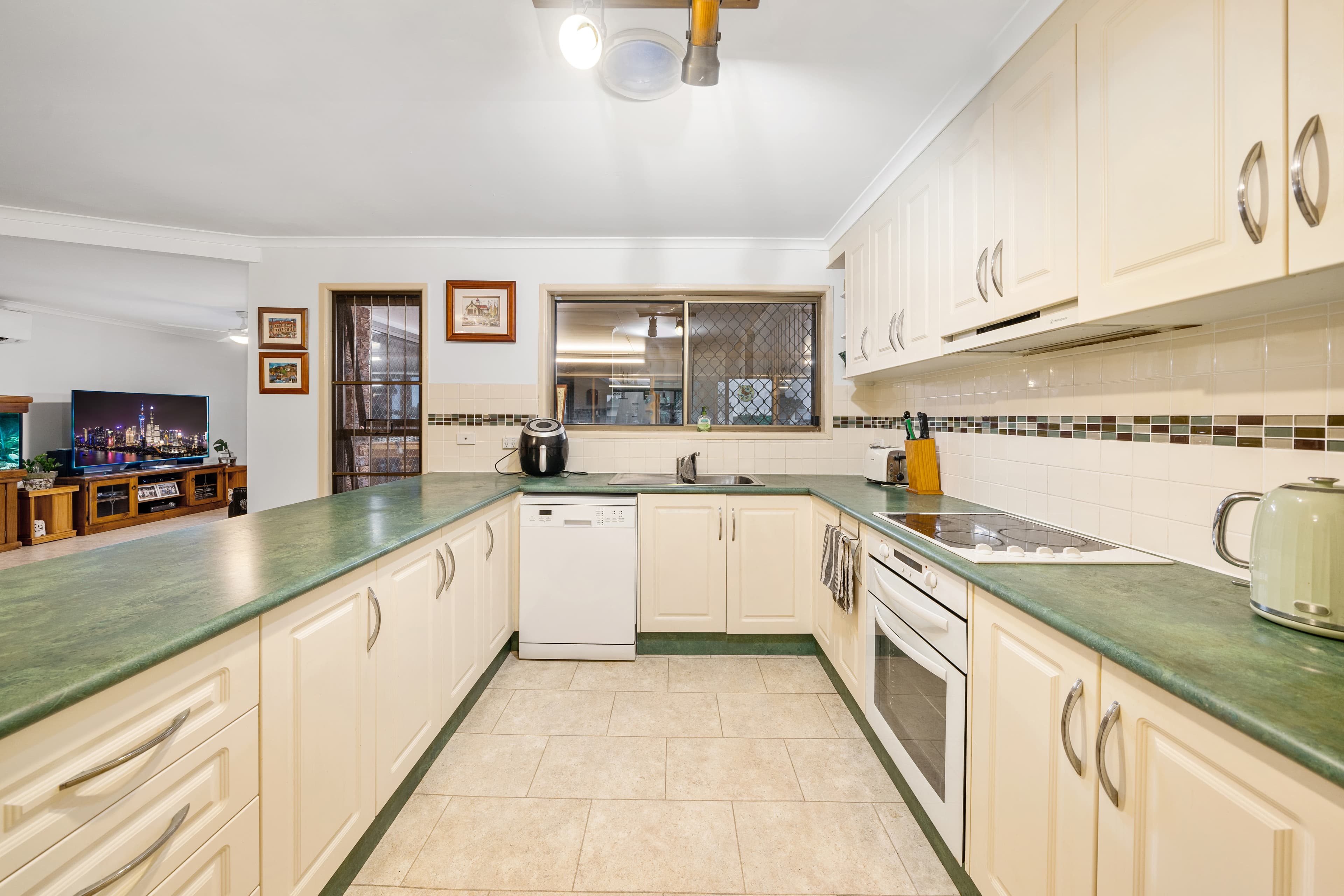 8 Laura Street, Cleveland, Cleveland - Thumbnail 8