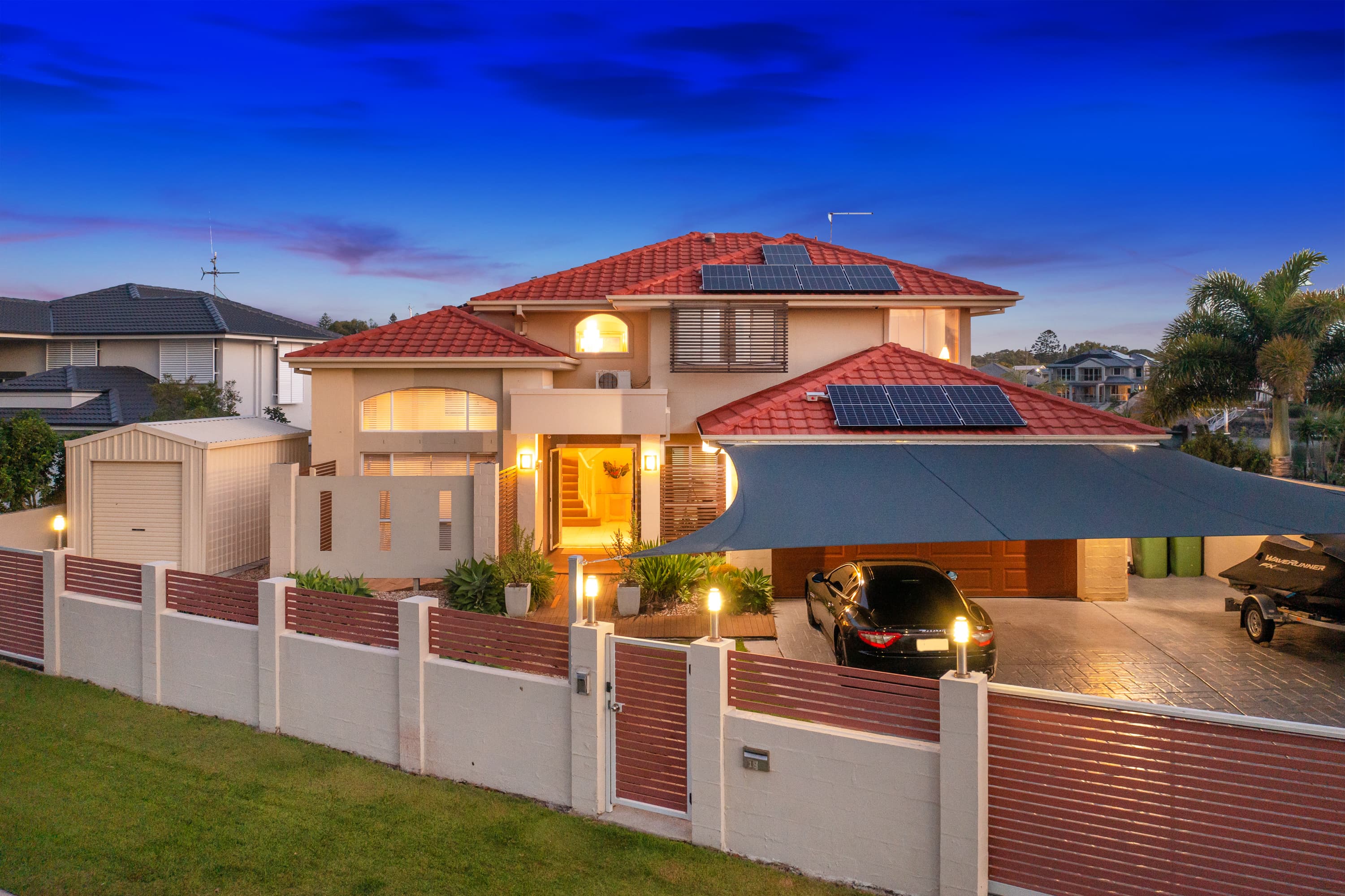 18 Martingale Court, Raby Bay, Raby Bay - Image 1