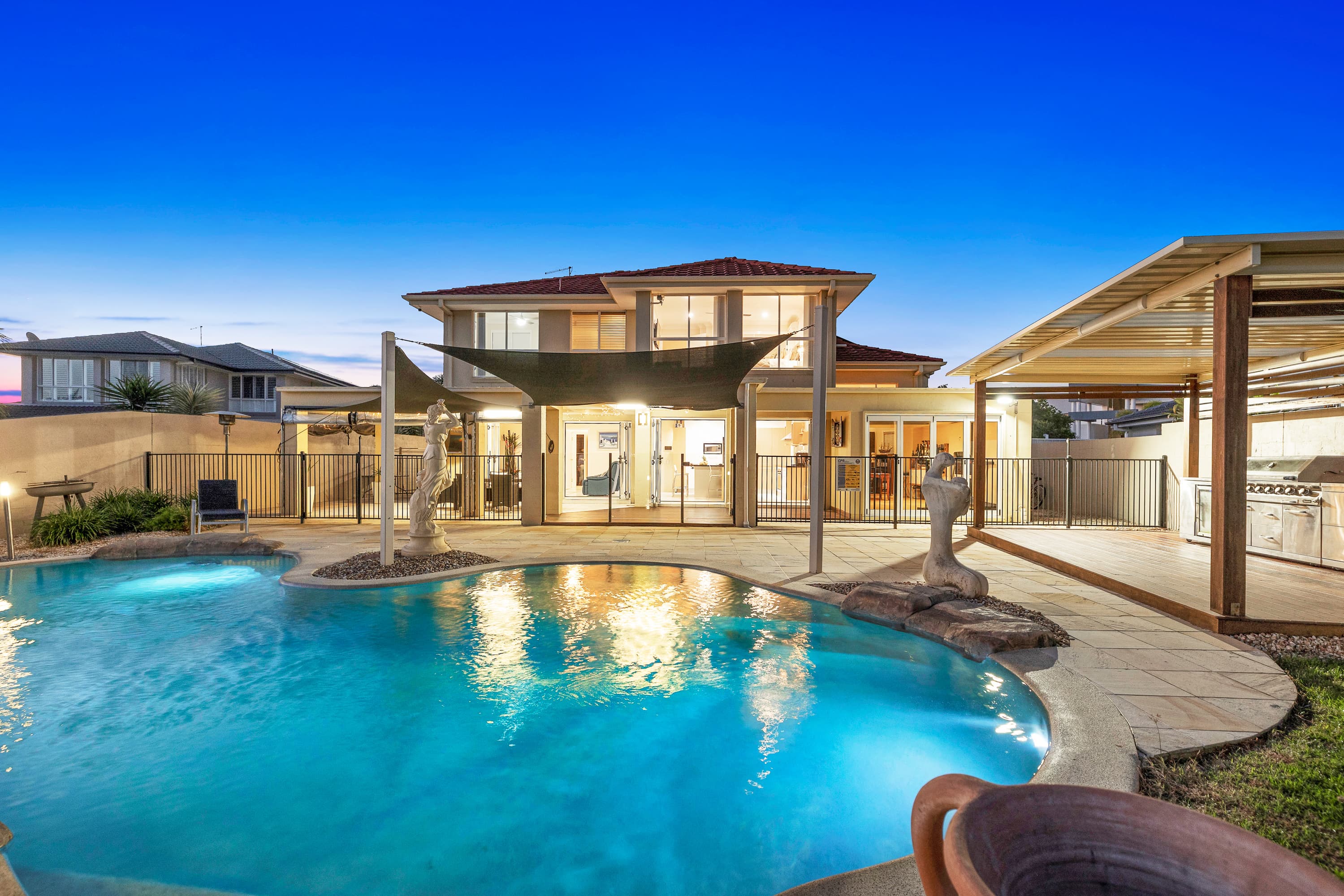 18 Martingale Court, Raby Bay, Raby Bay - Thumbnail 4