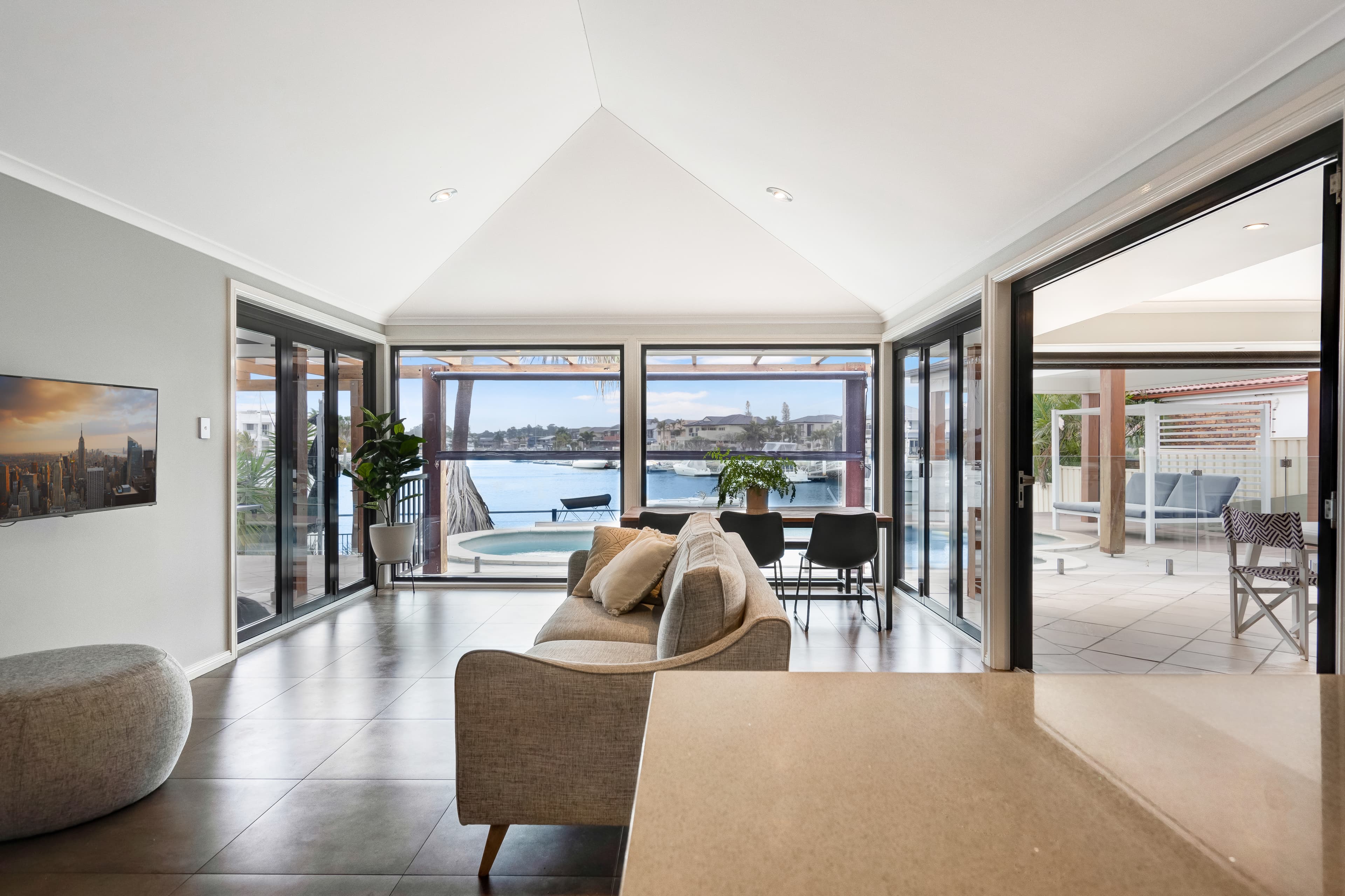 2 Seacrest Court, Raby Bay, Raby Bay - Thumbnail 3