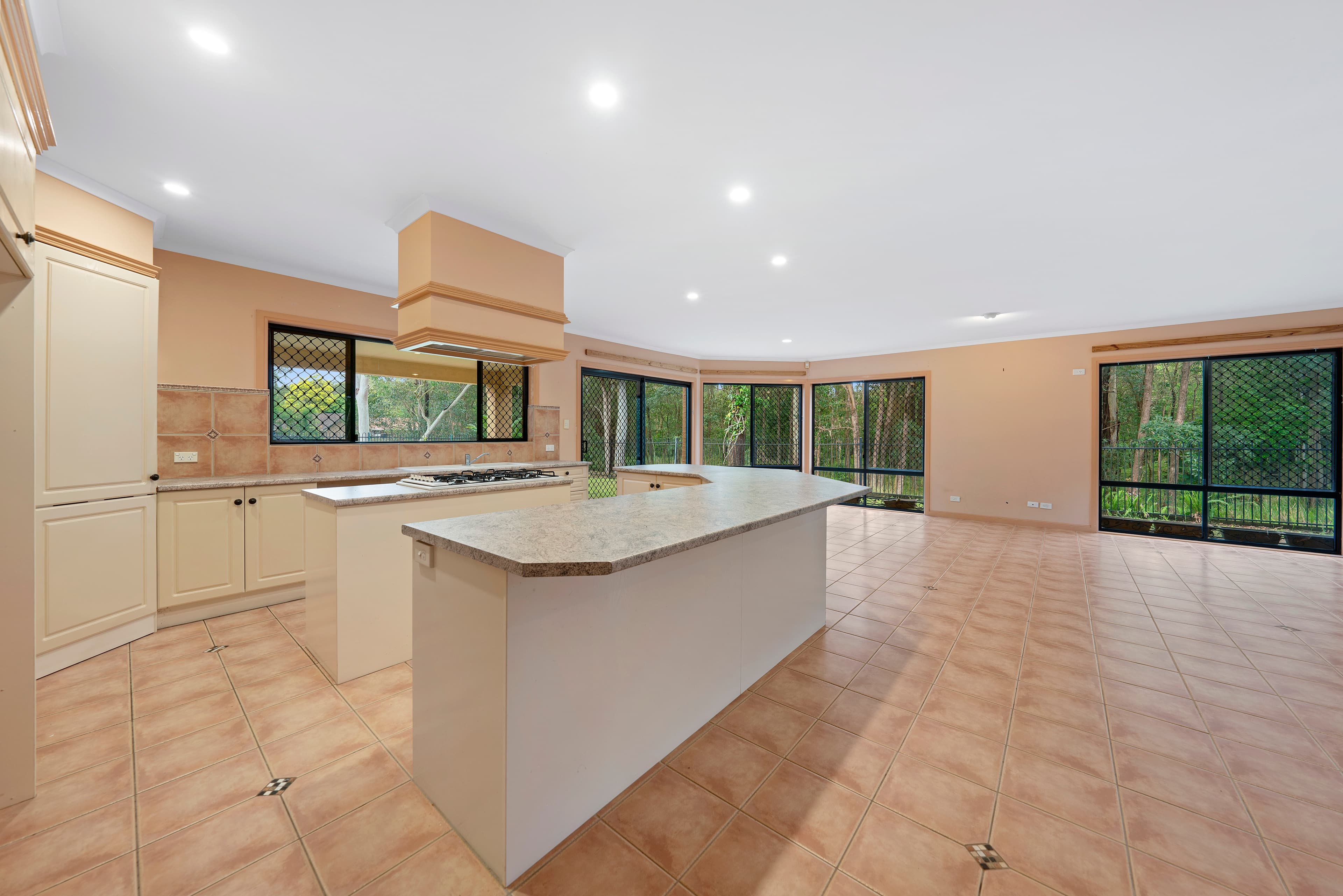 88 Sunshine Drive, Cleveland, Cleveland - Thumbnail 5