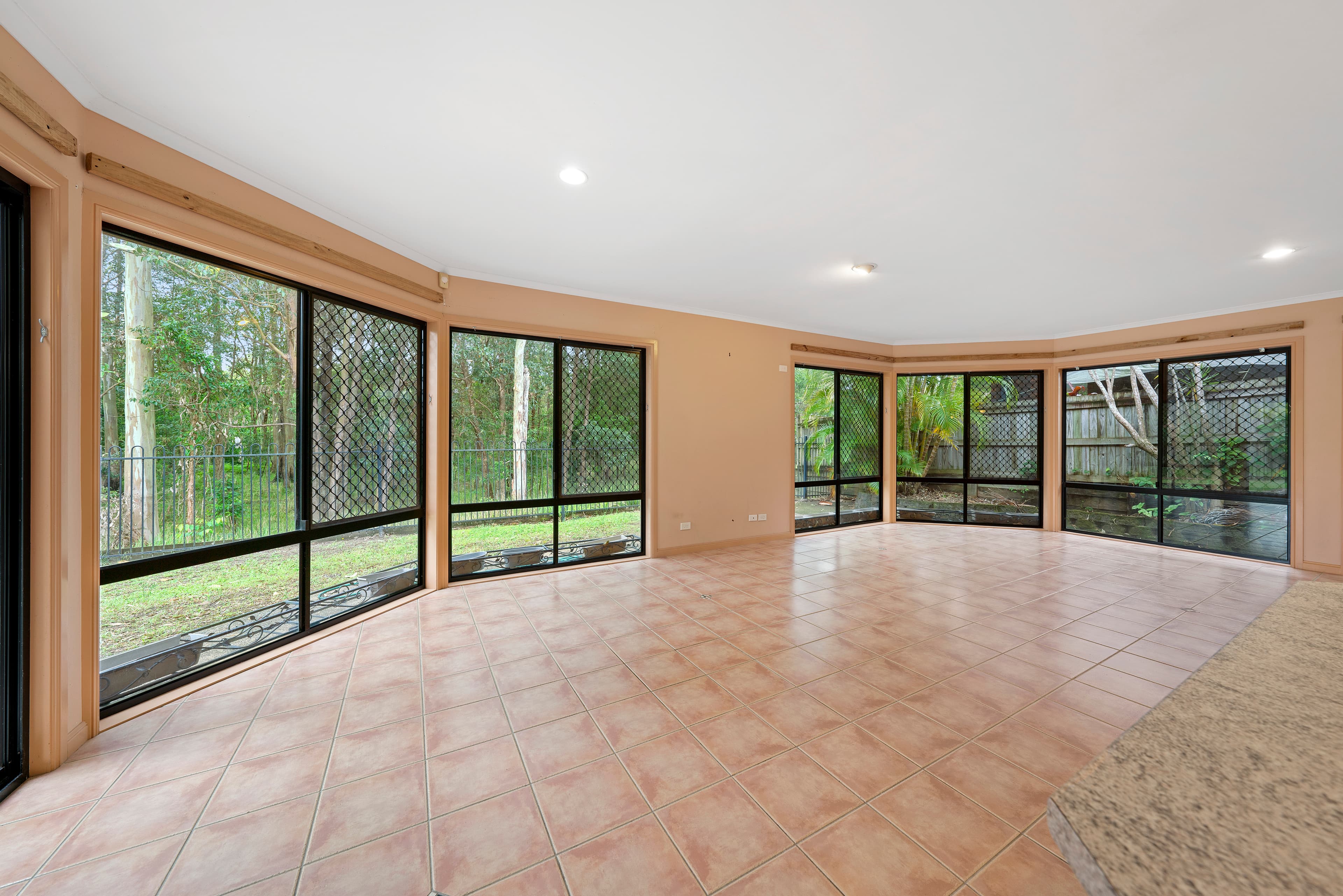 88 Sunshine Drive, Cleveland, Cleveland - Thumbnail 6