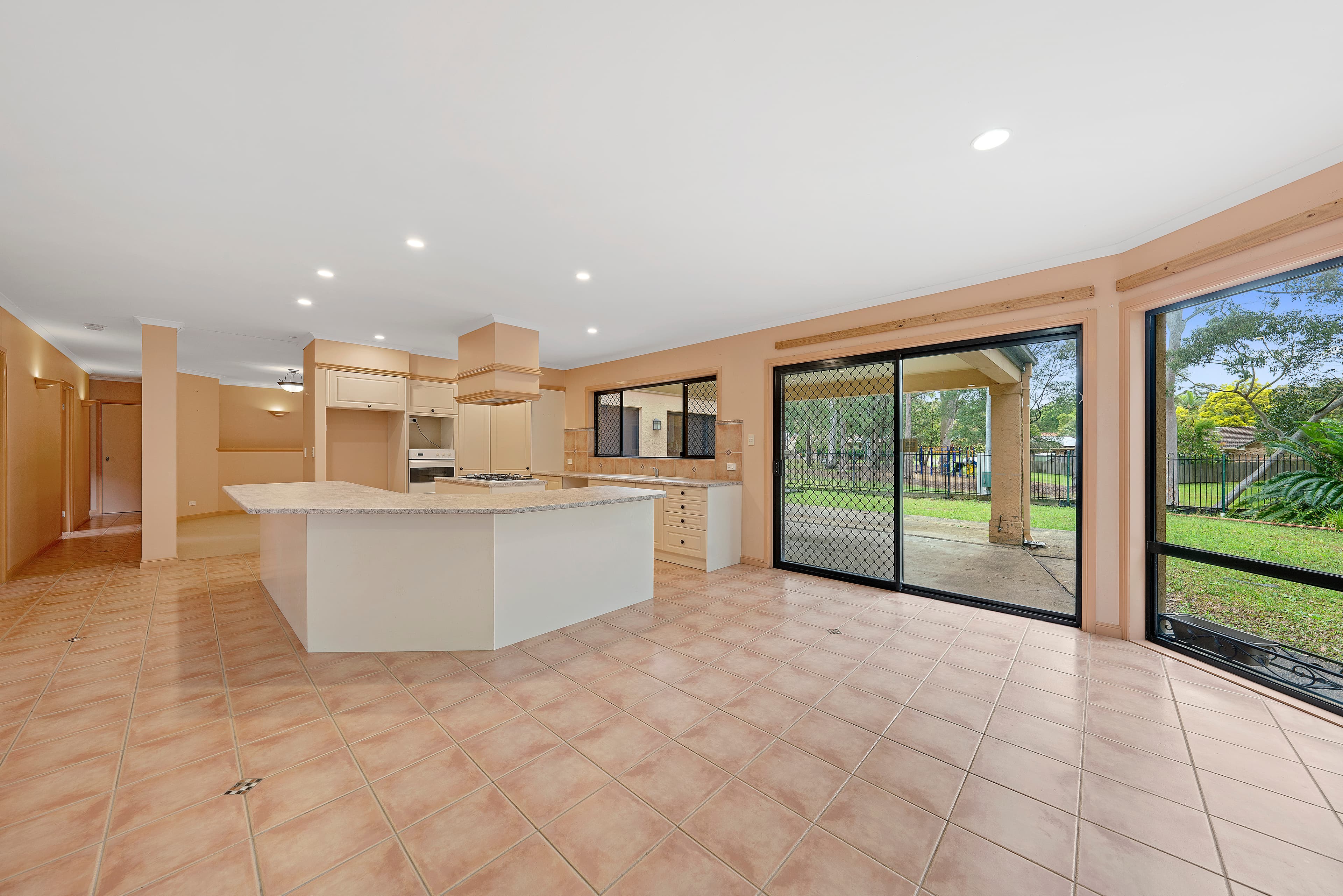 88 Sunshine Drive, Cleveland, Cleveland - Thumbnail 3