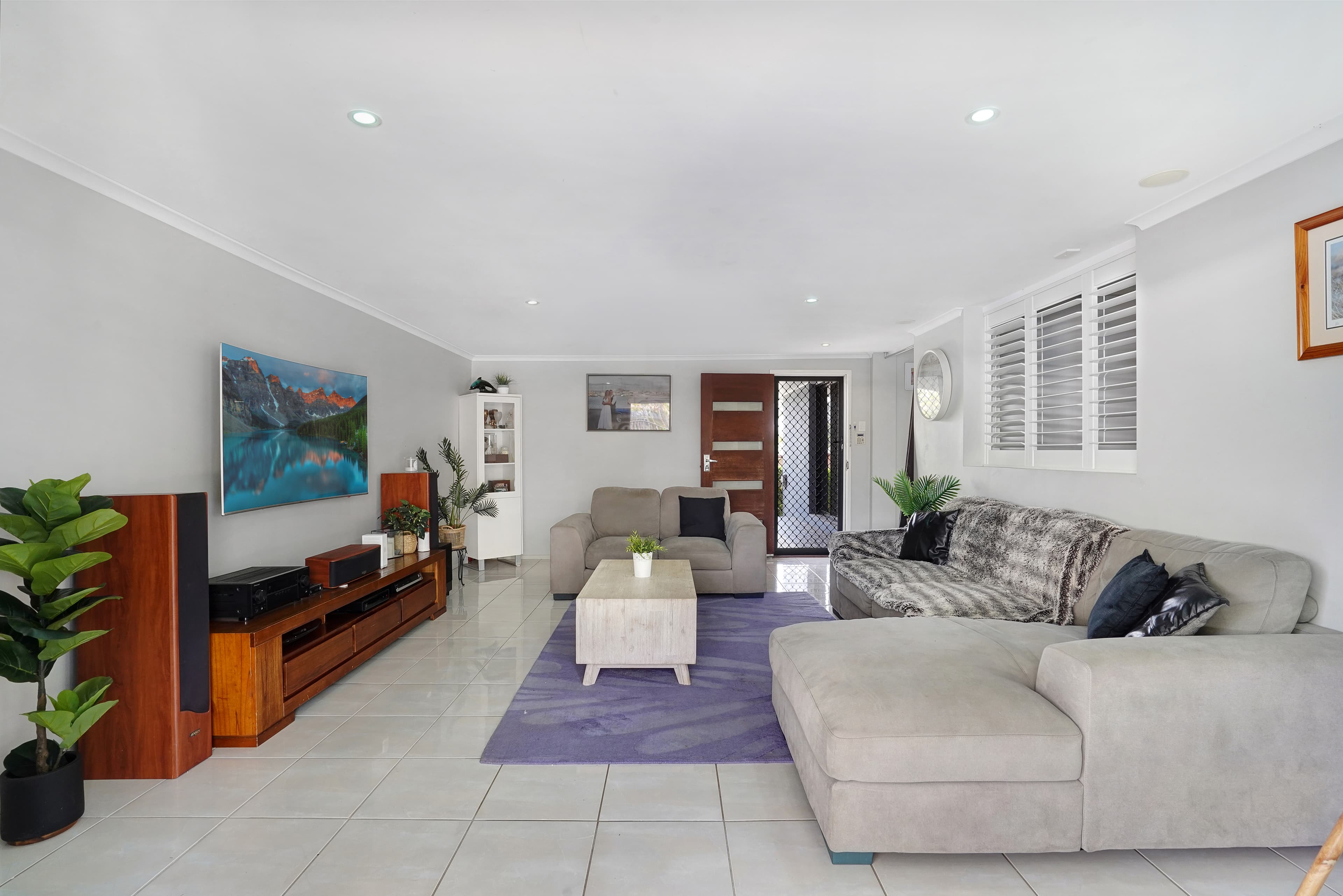 2 Warwick Court, Birkdale, Birkdale - Thumbnail 2