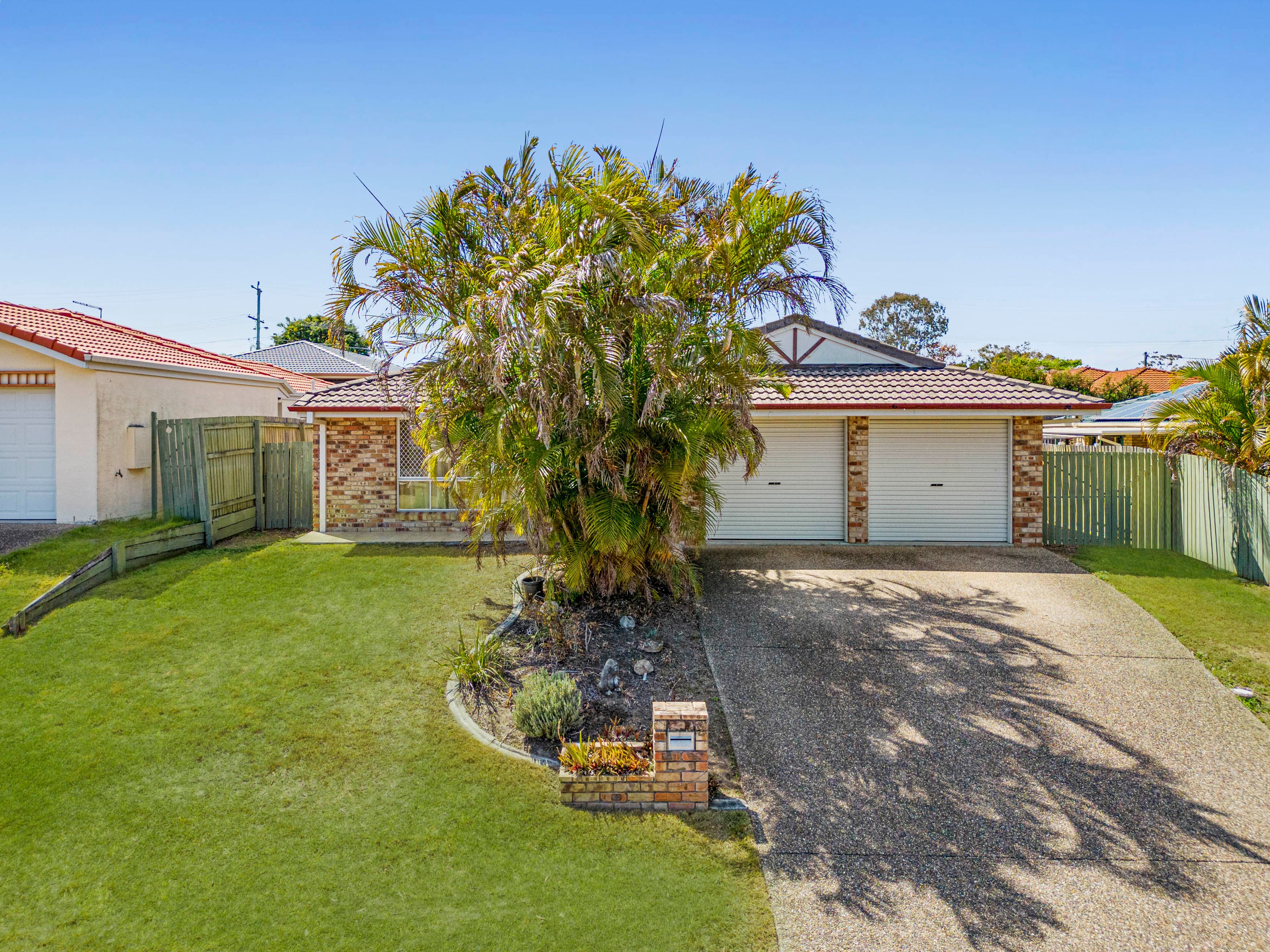 2 Sweetlip Court, Birkdale, Birkdale - Image 1