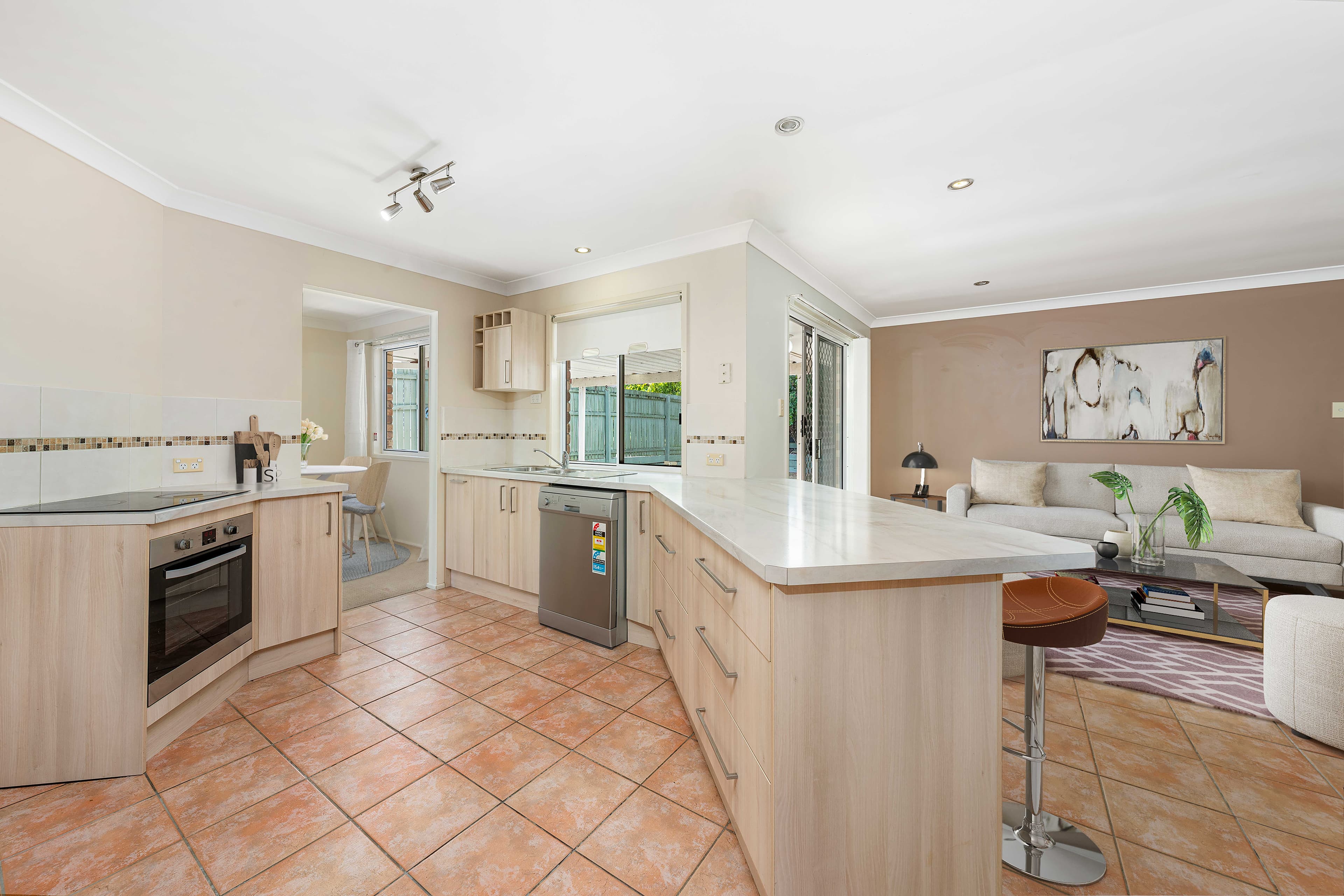 2 Sweetlip Court, Birkdale, Birkdale - Thumbnail 3