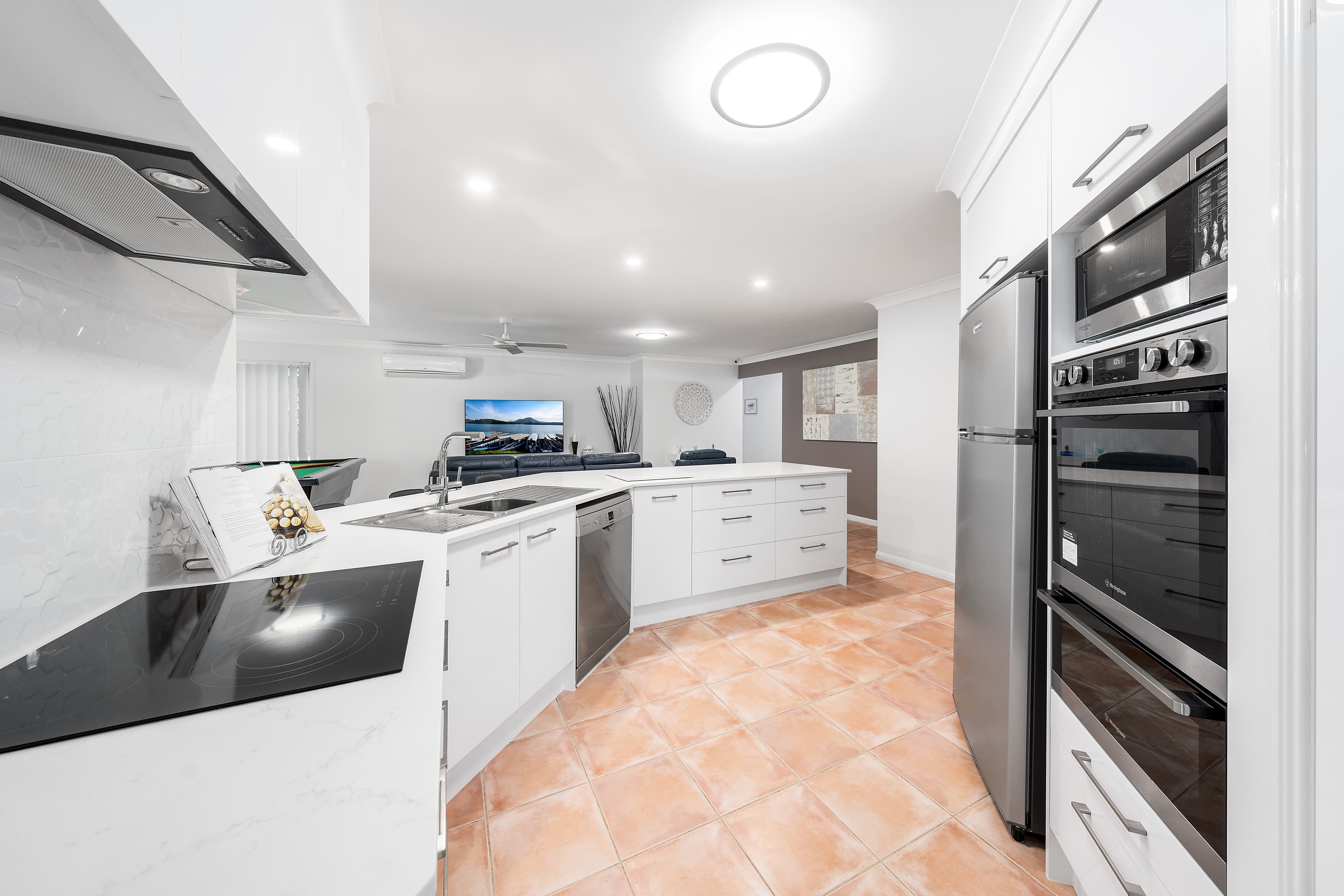 13 Goodenia Court, Birkdale, Birkdale - Thumbnail 4