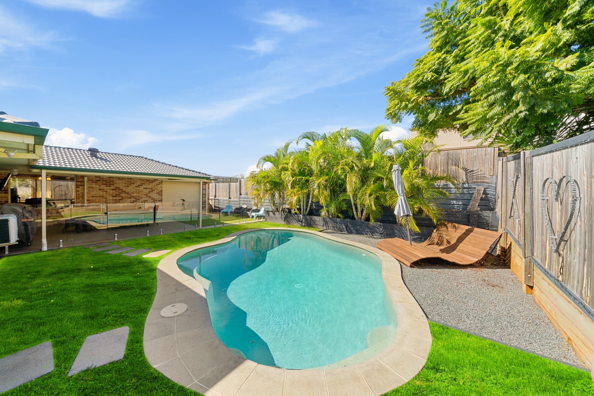 71 Hailey Drive, Birkdale, Birkdale - Thumbnail 2