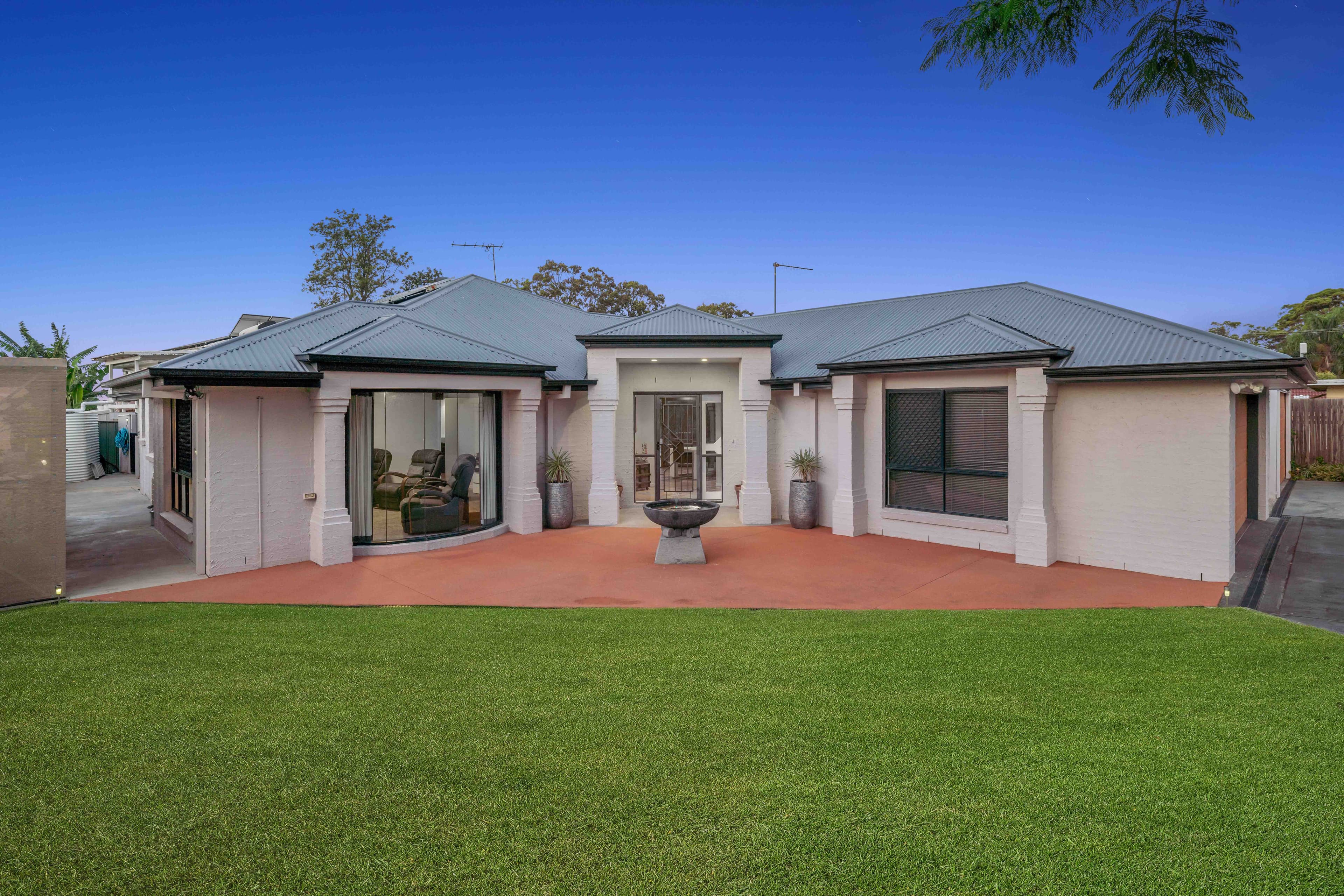 11 Jennifer Street, Birkdale, Birkdale - Thumbnail 2