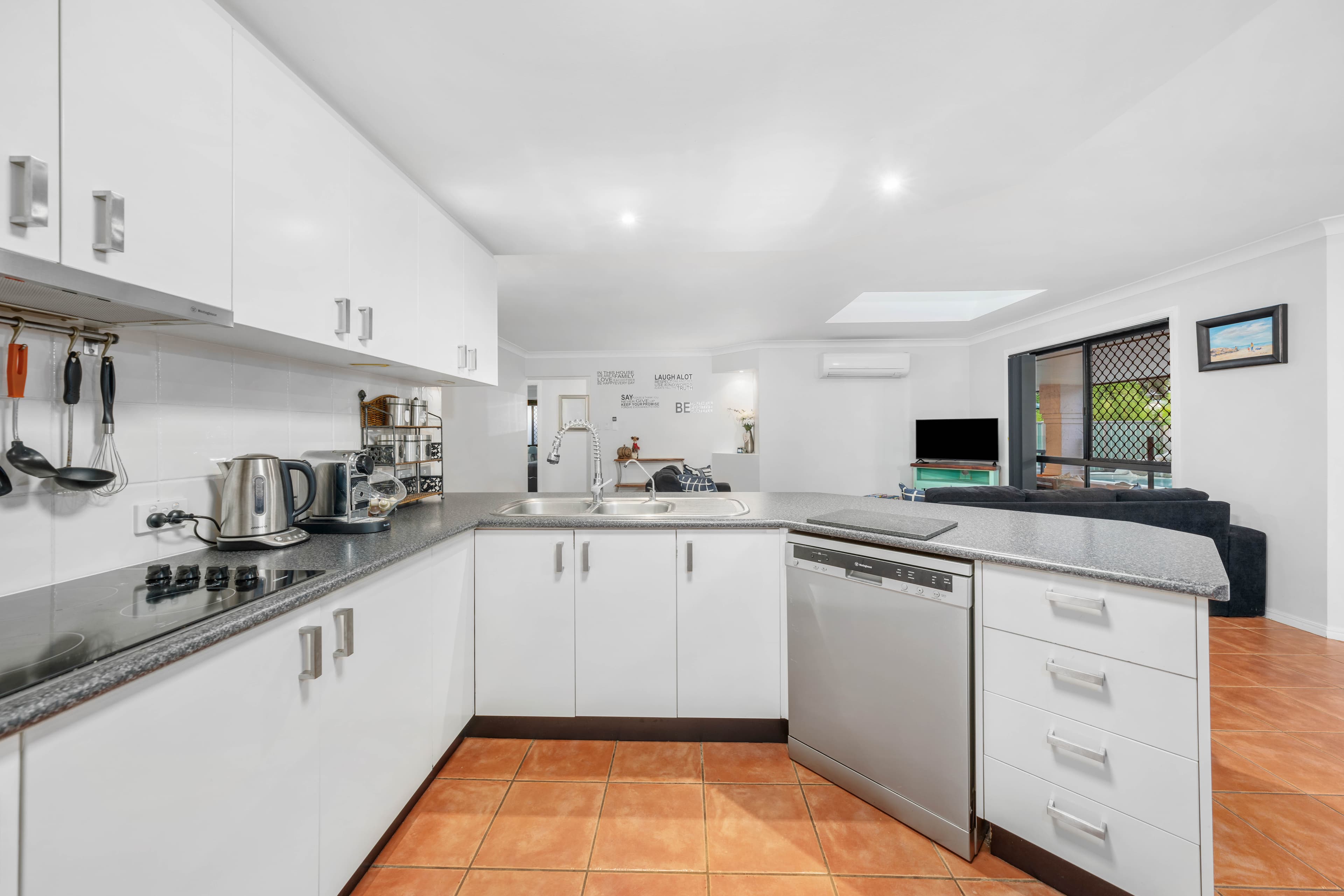 11 Jennifer Street, Birkdale, Birkdale - Thumbnail 5