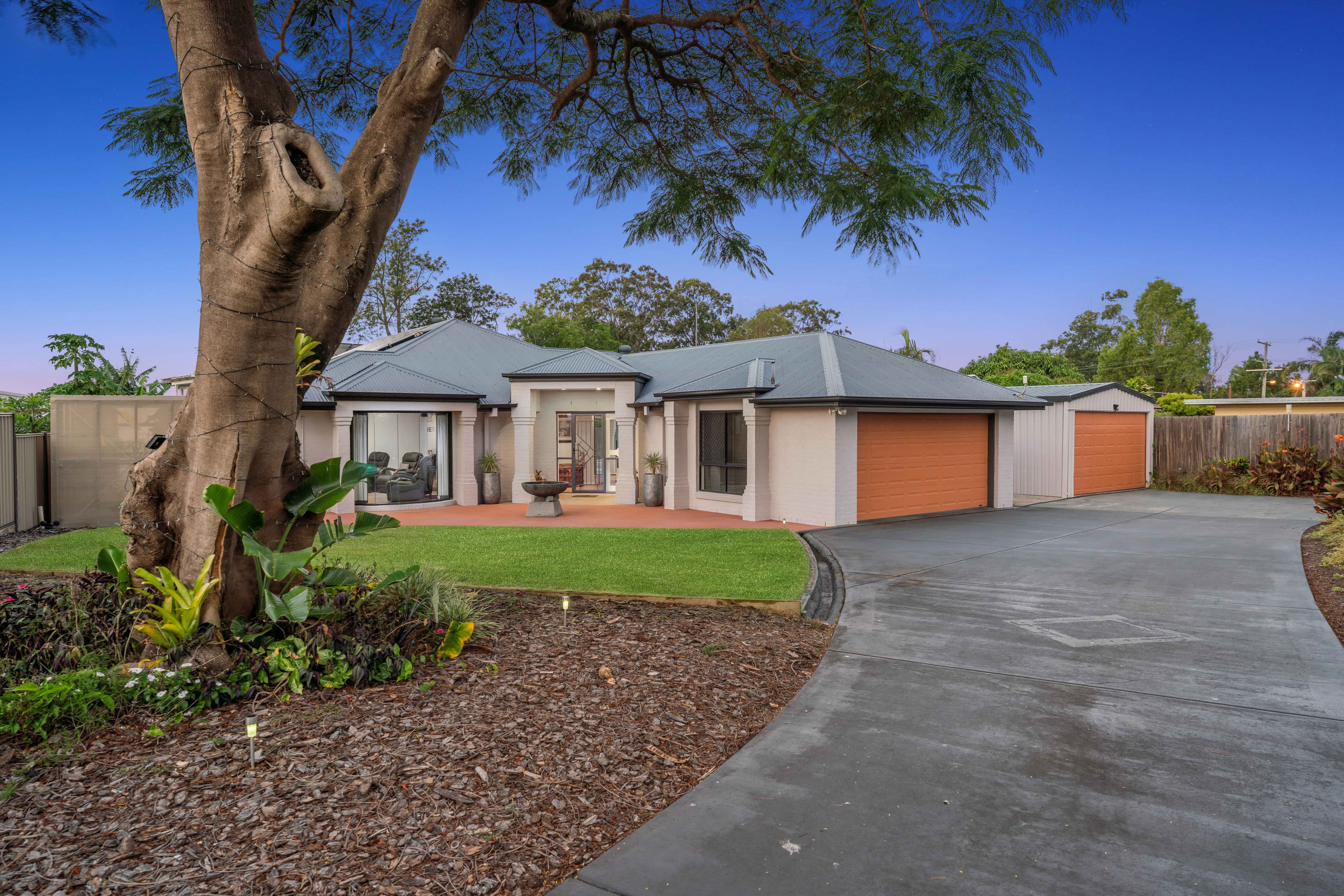 11 Jennifer Street, Birkdale, Birkdale - Image 1
