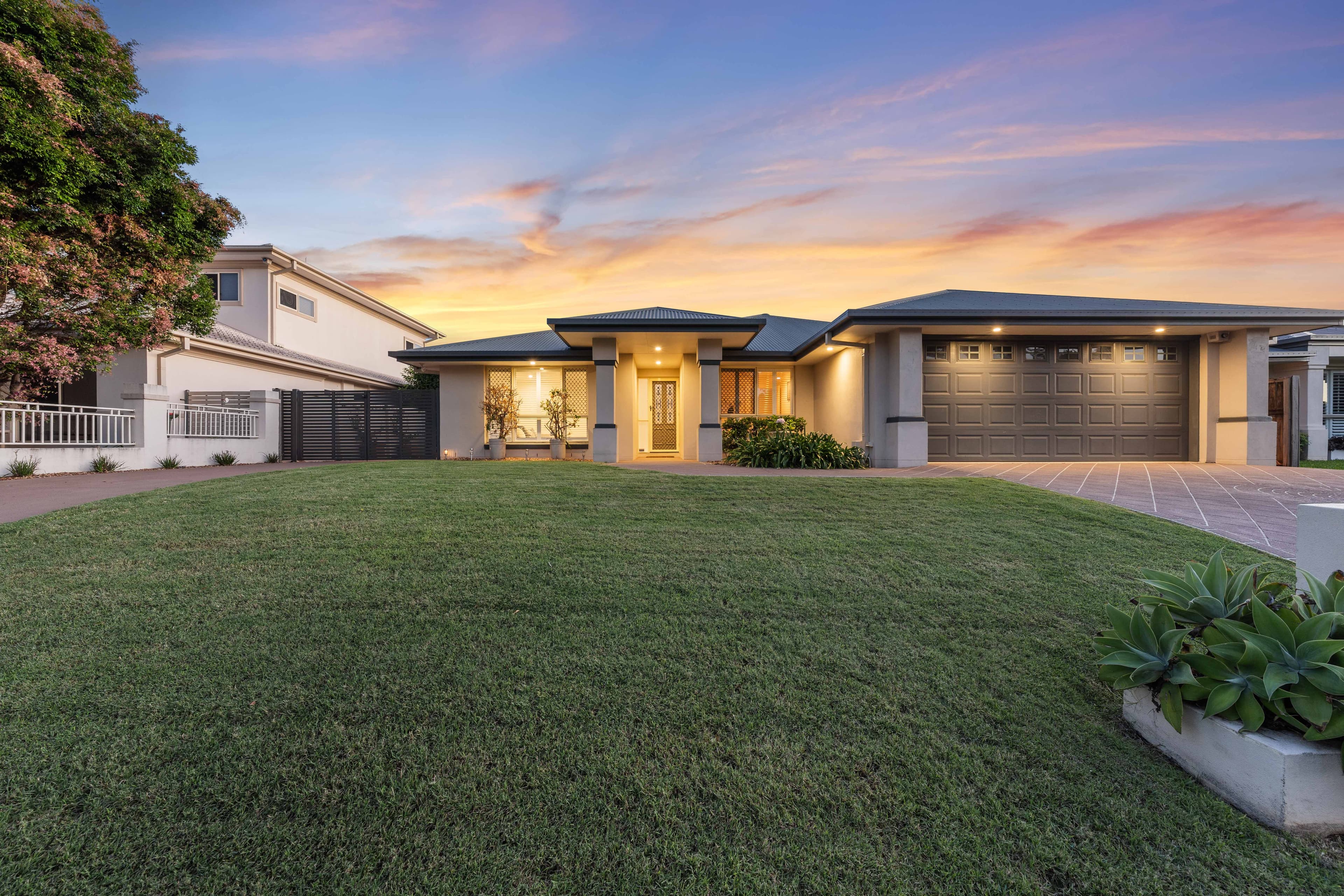 8 Lanaglen Drive, Birkdale, Birkdale - Image 1