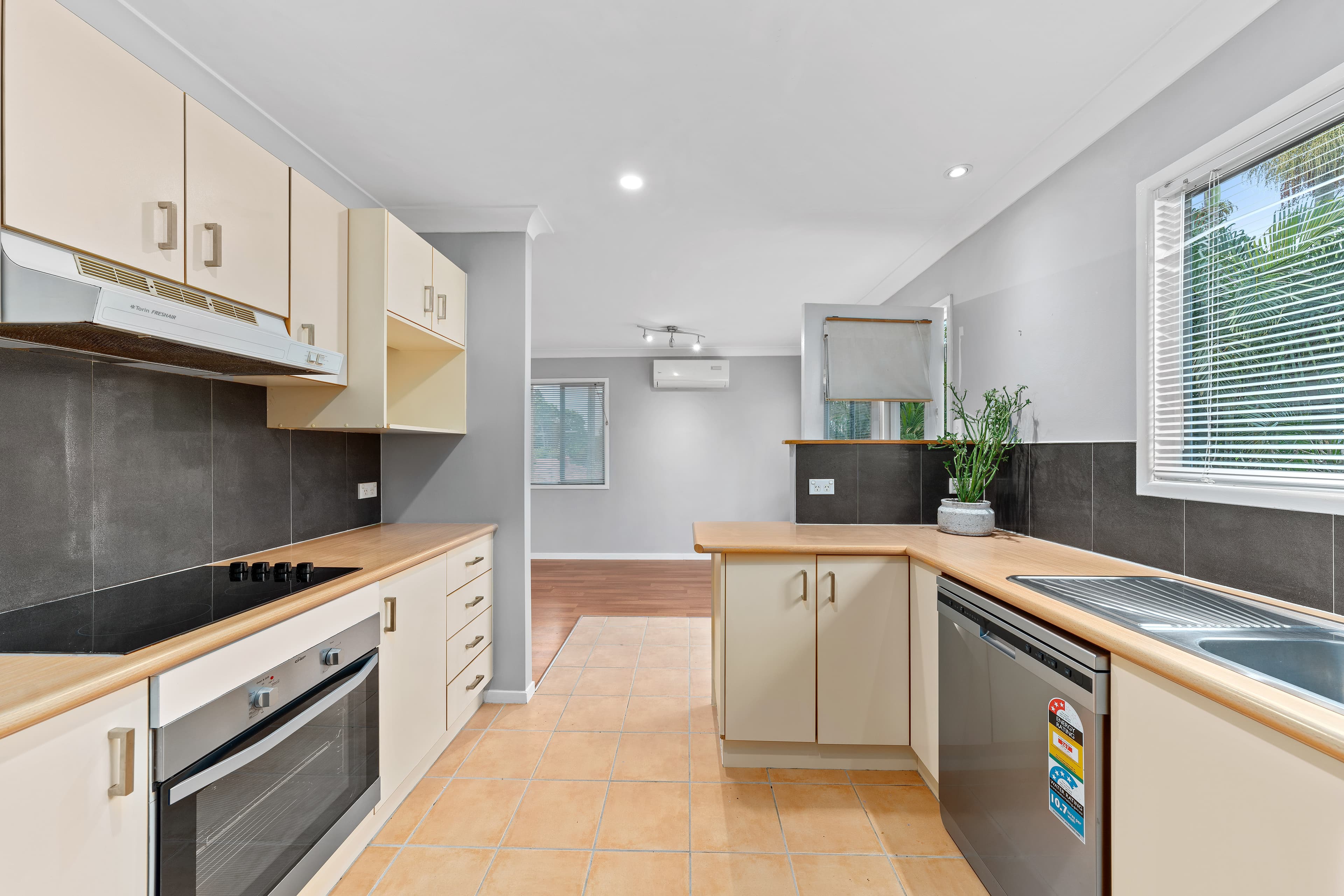 19 Blaxland Street, Capalaba, Capalaba - Thumbnail 2
