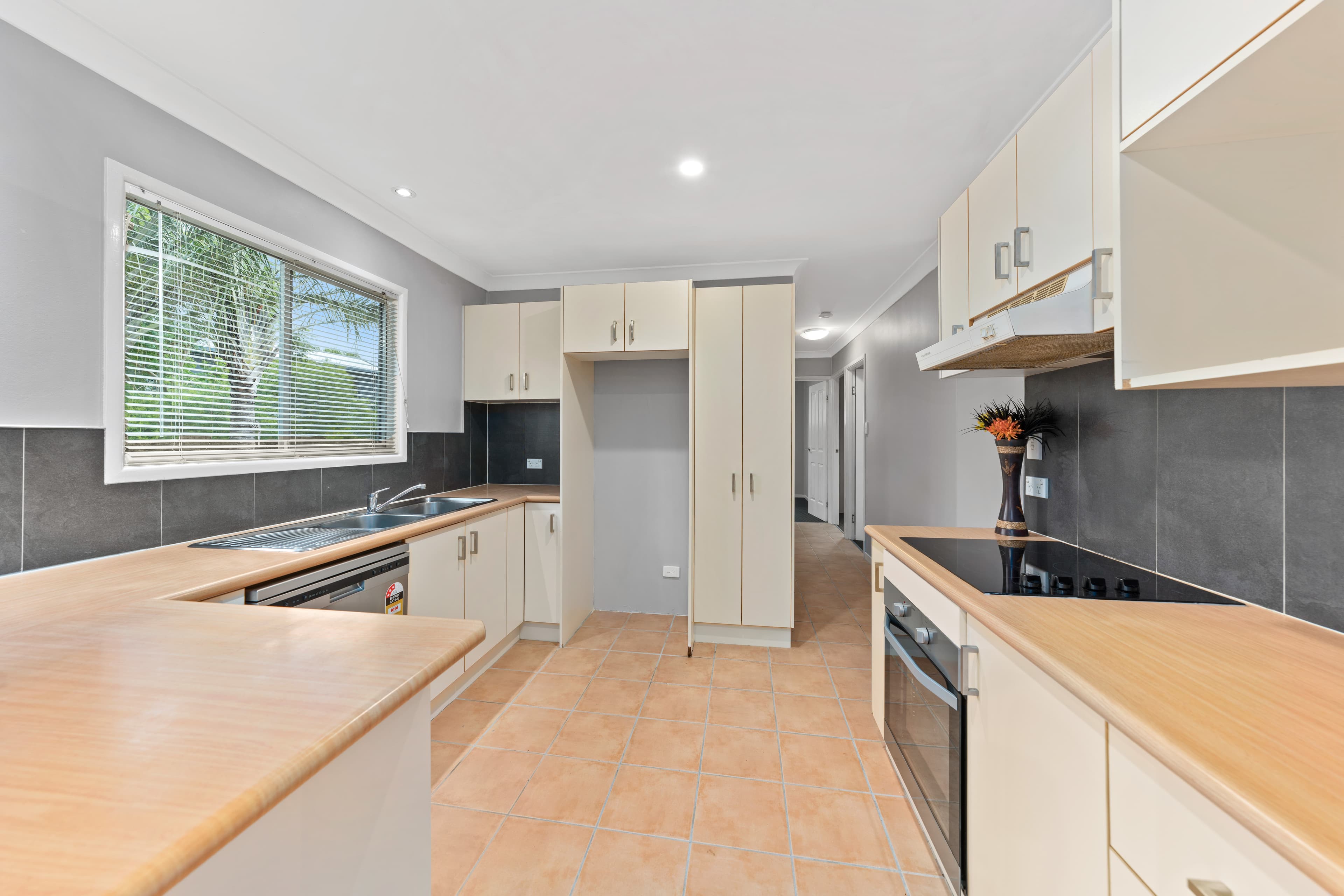 19 Blaxland Street, Capalaba, Capalaba - Thumbnail 3