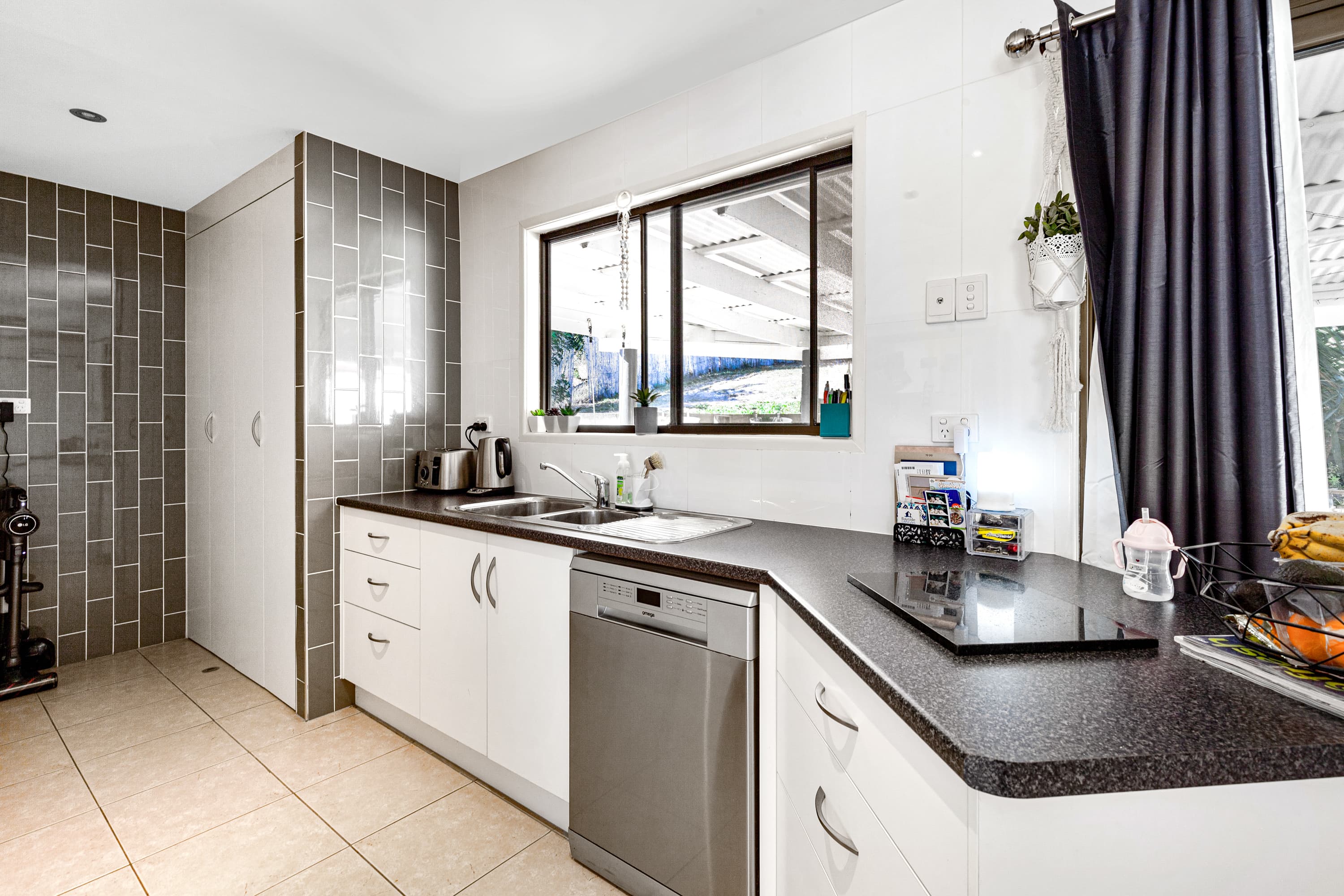 16 Carrock Street, Alexandra Hills, Alexandra Hills - Thumbnail 2
