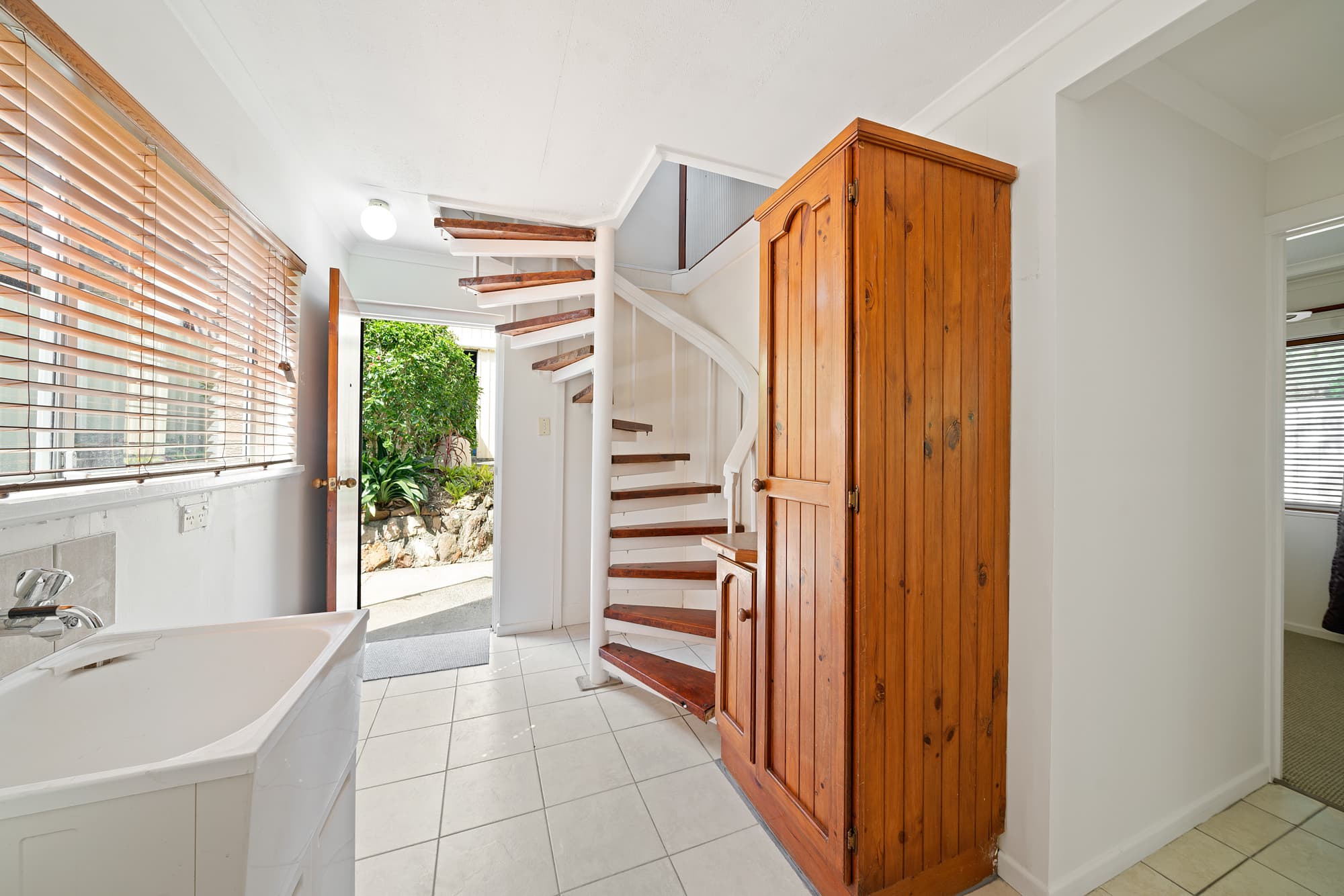 2 Oakland Avenue, Redland Bay, Redland Bay - Thumbnail 3