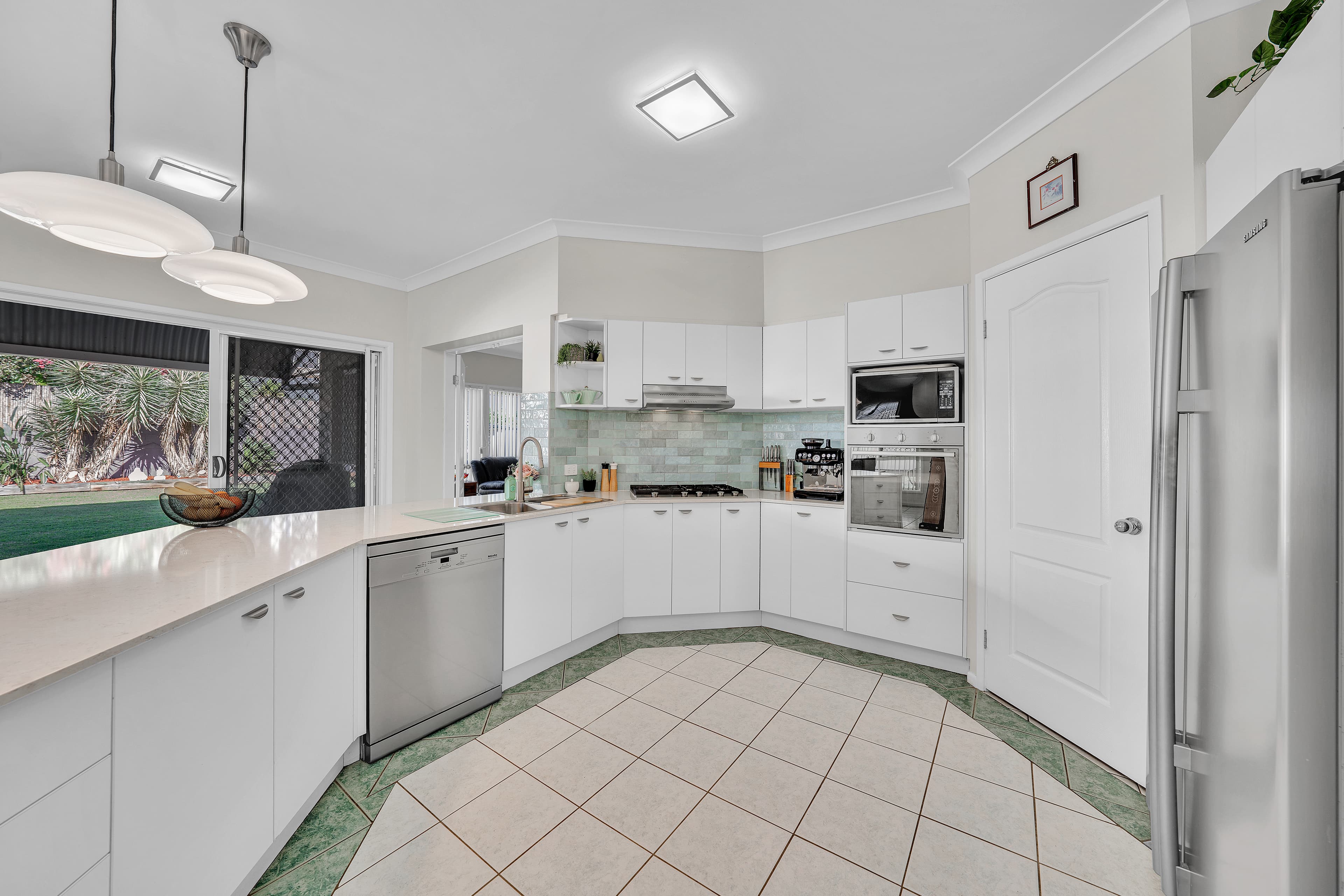9 Newcomb Court, Redland Bay, Redland Bay - Thumbnail 3