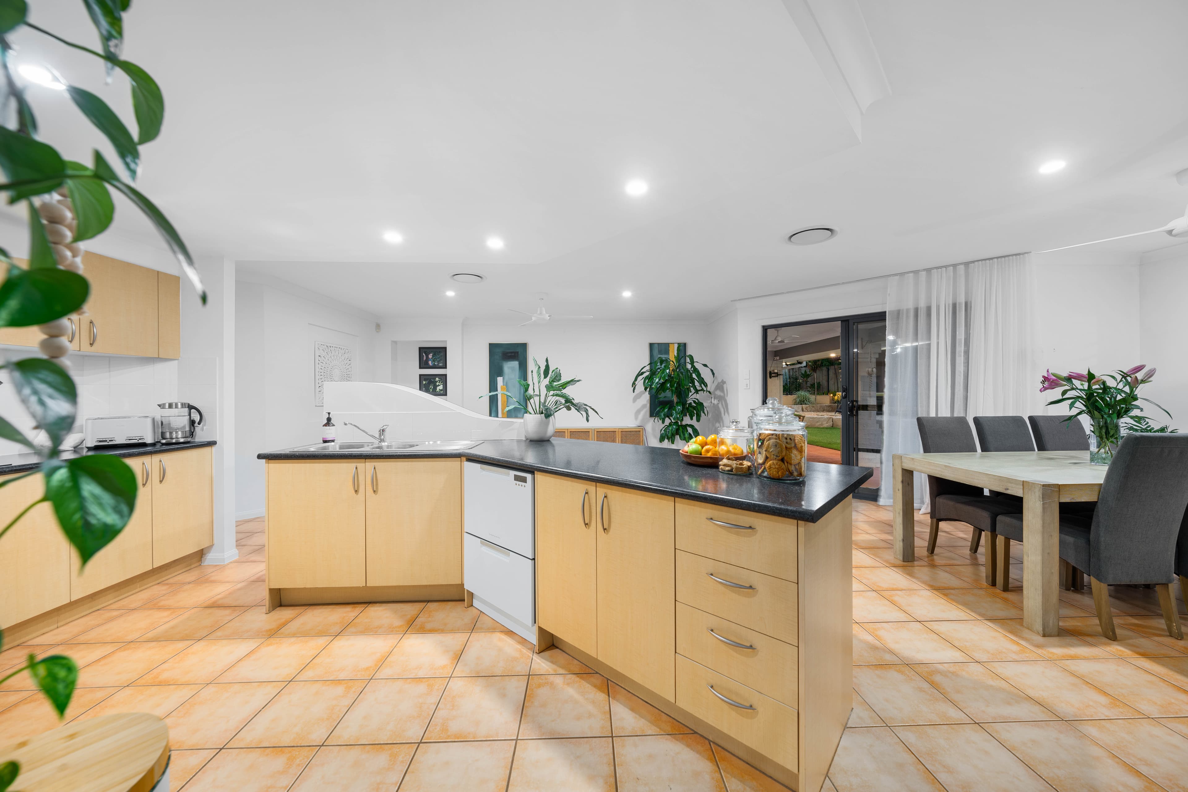 8 Garrett Place, Redland Bay, Redland Bay - Thumbnail 6