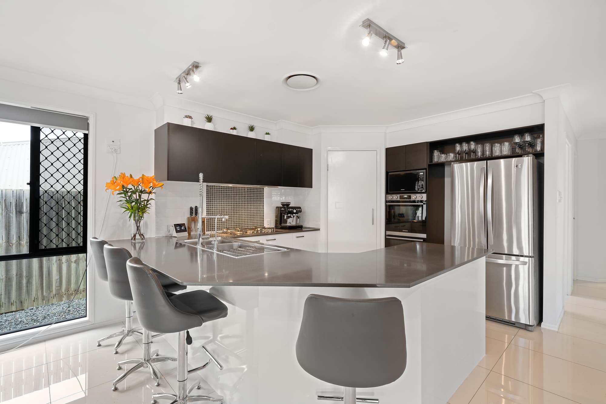 2 Newton Close, Redland Bay, Redland Bay - Thumbnail 4