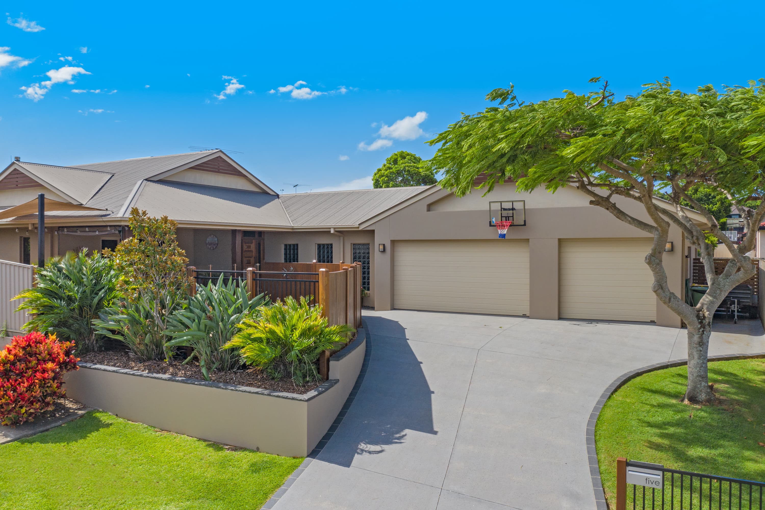 5 Newton Close, Redland Bay, Redland Bay - Image 1