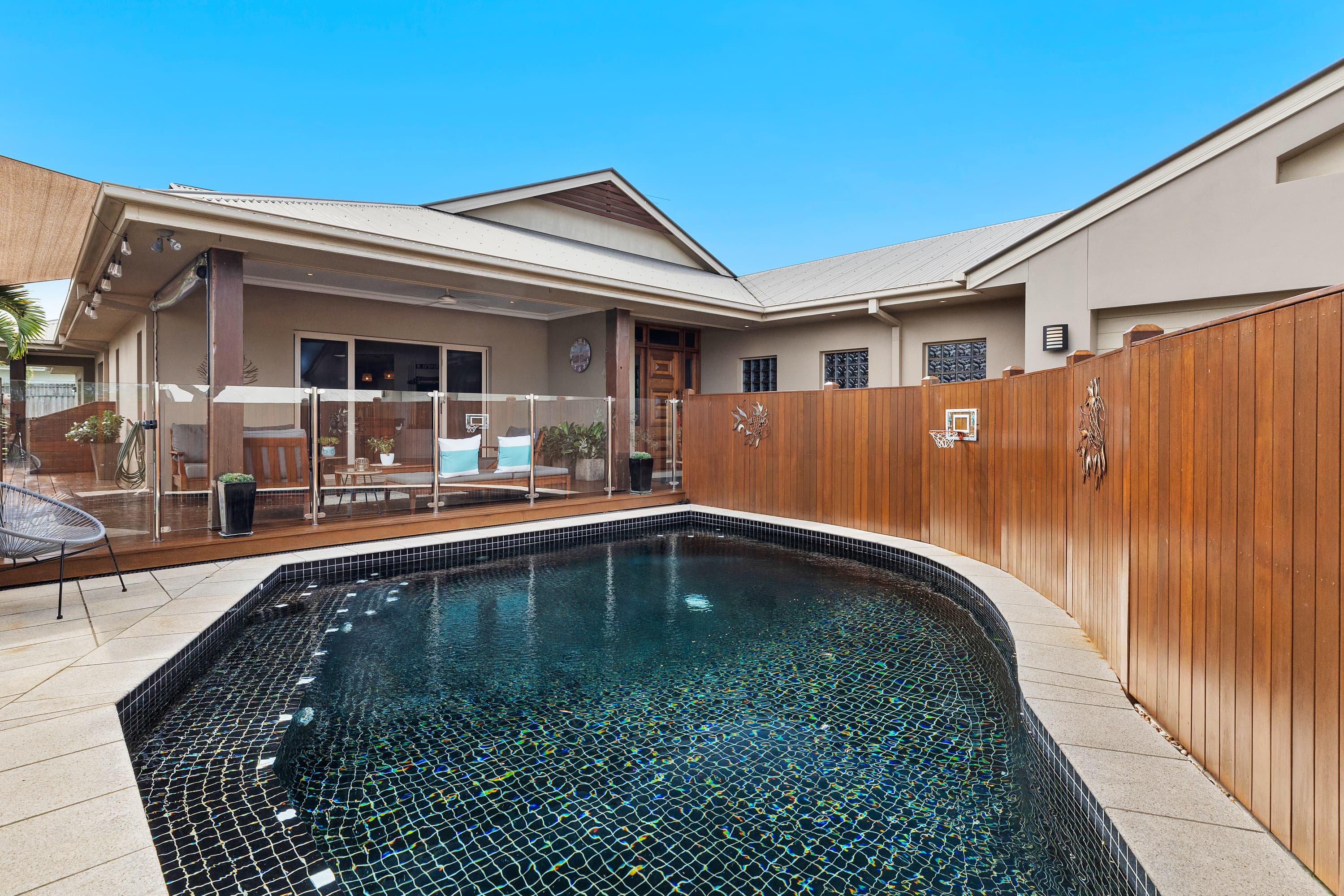 5 Newton Close, Redland Bay, Redland Bay - Thumbnail 2