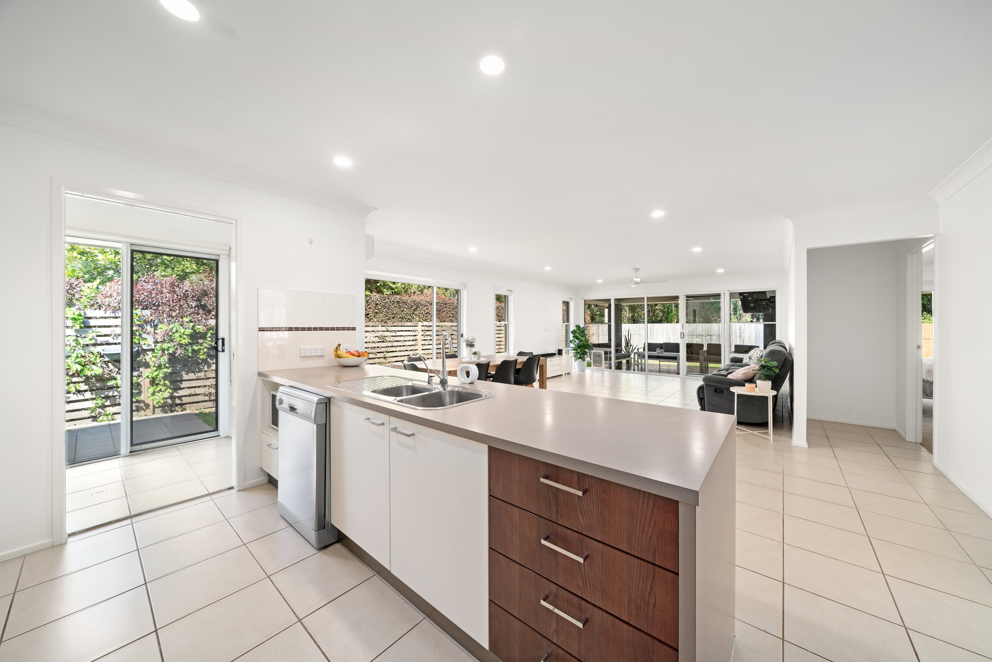 61 Azure Avenue, Redland Bay, Redland Bay - Thumbnail 4