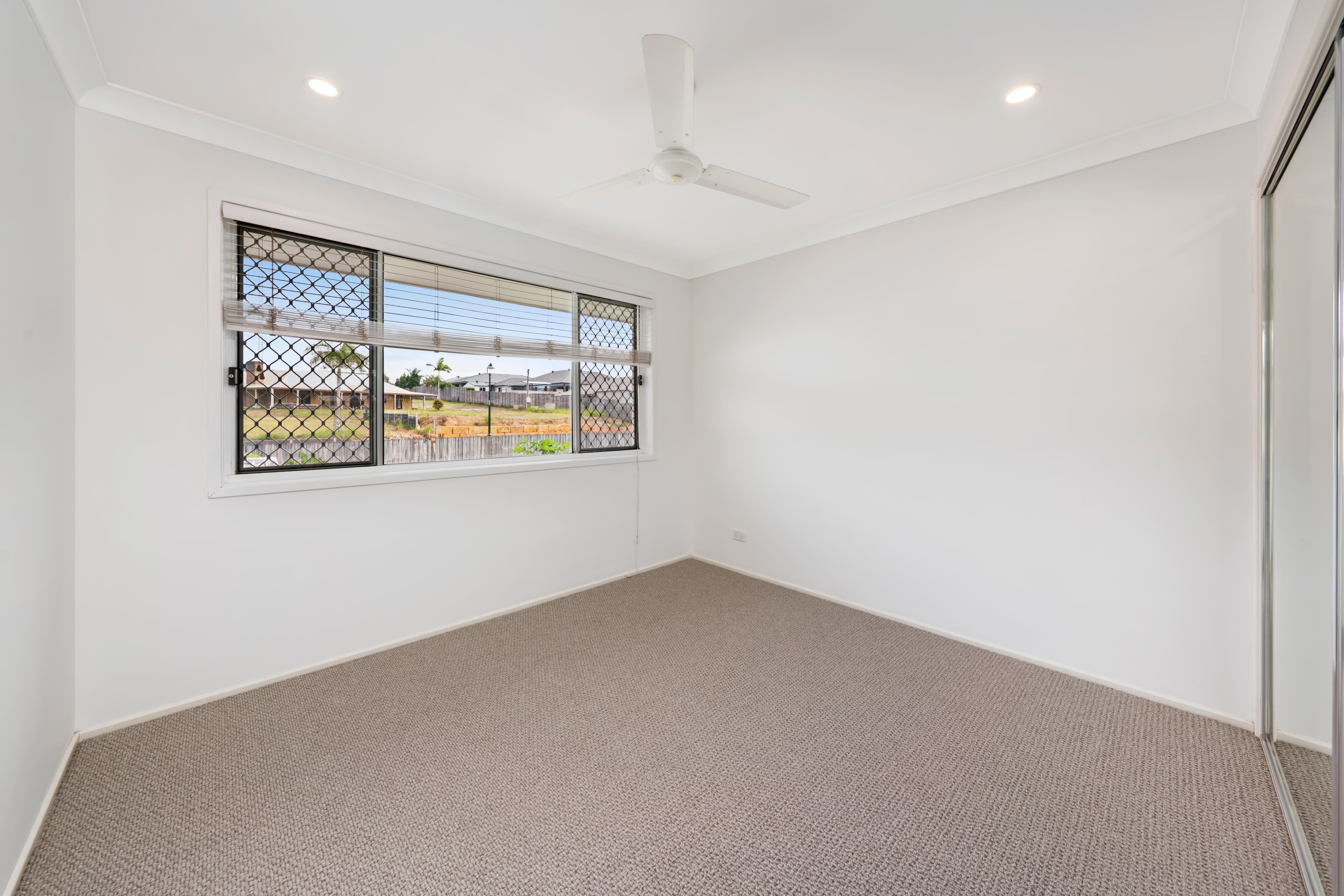 25 Aqua Crescent, Redland Bay, Redland Bay - Thumbnail 8