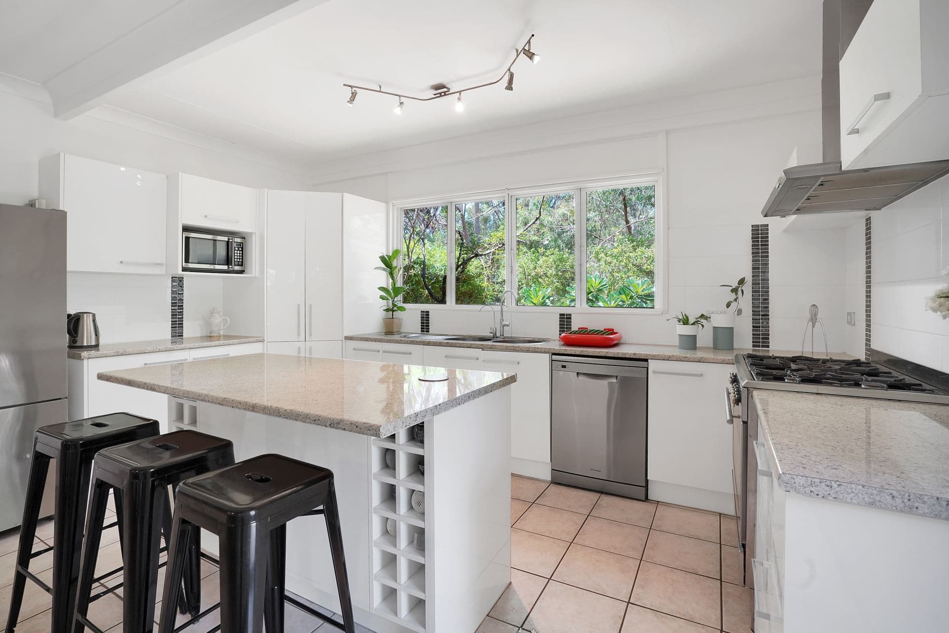 186 Mooroondu Road, Thorneside, Thorneside - Thumbnail 2