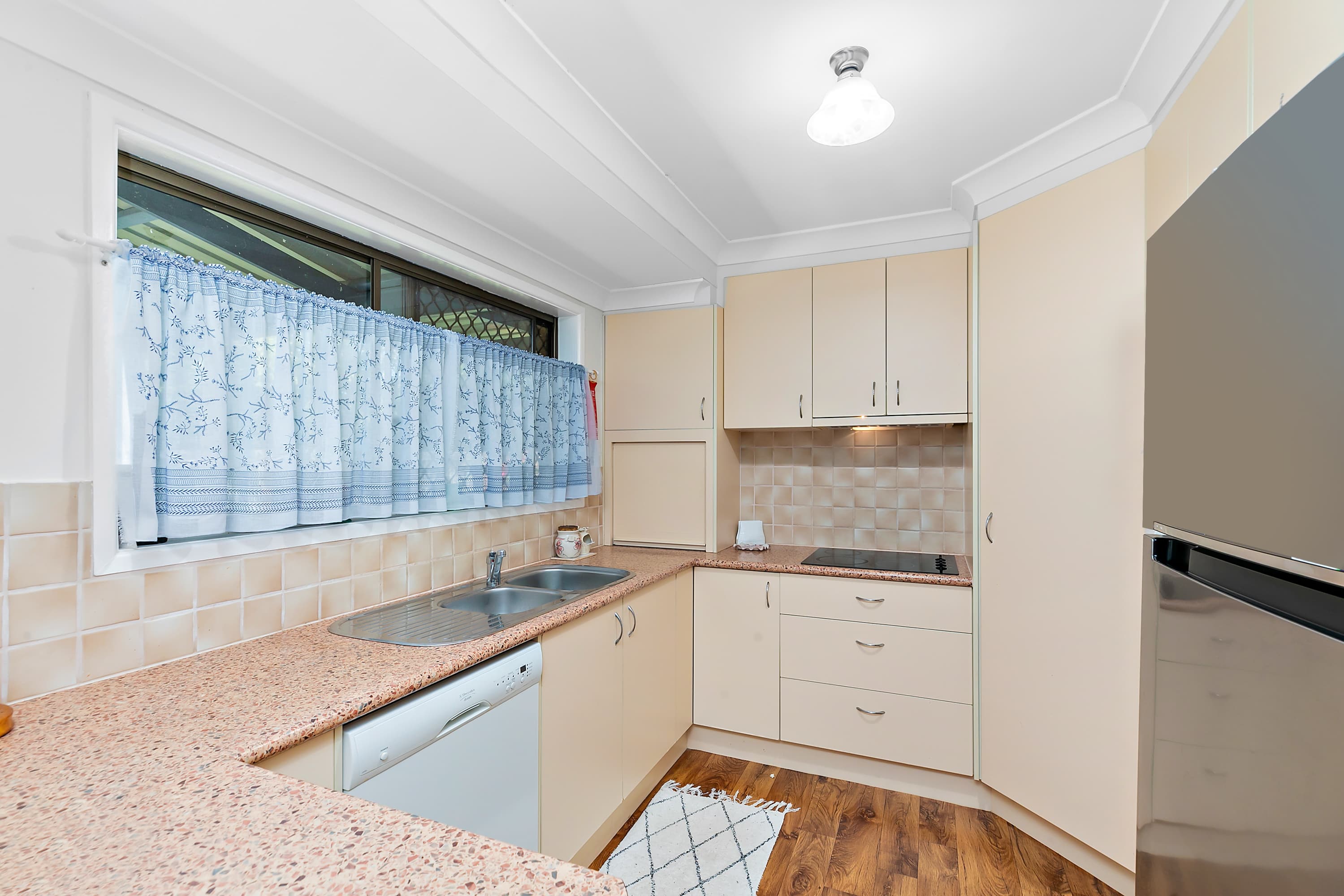 18 Chestnut Crescent, Victoria Point, Victoria Point - Thumbnail 4