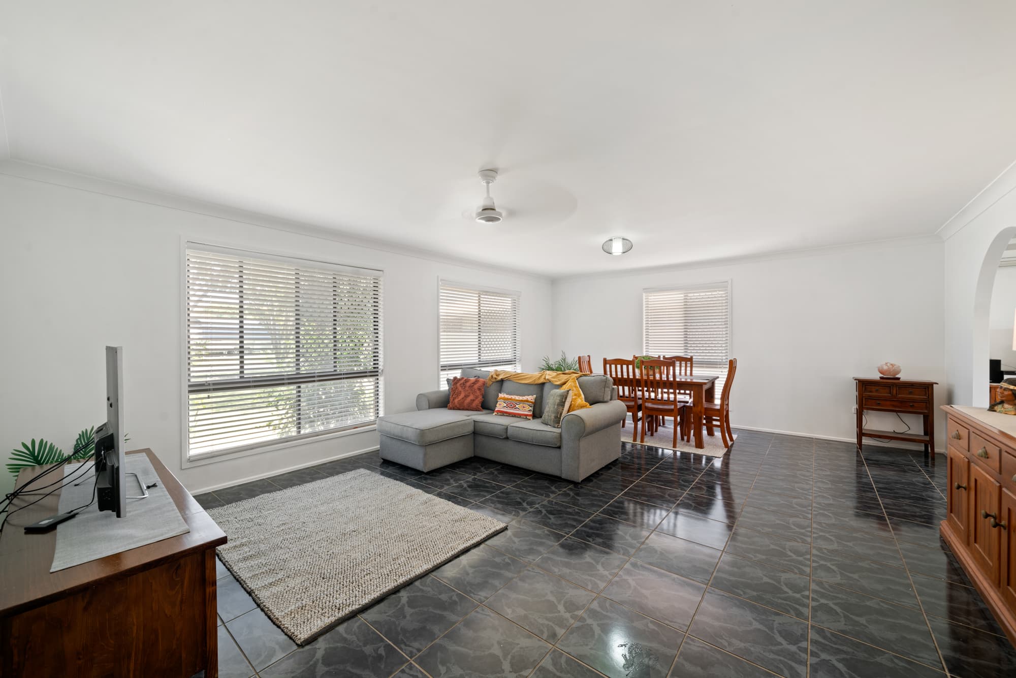 11 Wisteria Court, Victoria Point, Victoria Point - Thumbnail 2