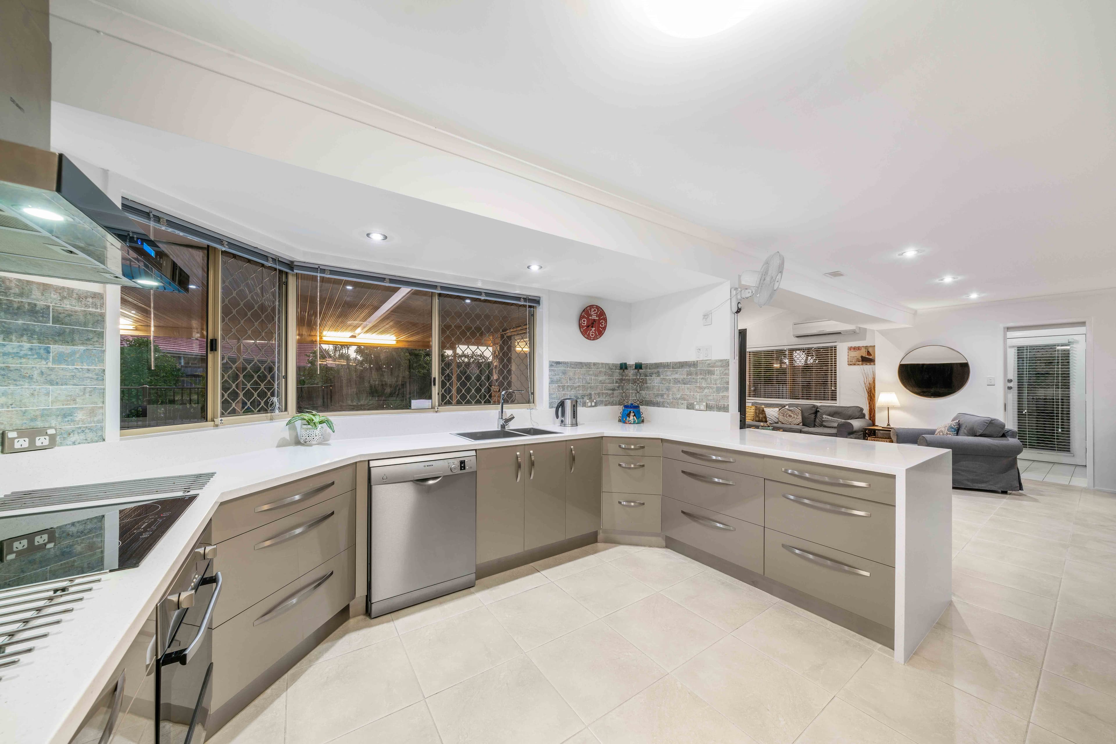 31 Adrian Street, Victoria Point, Victoria Point - Thumbnail 3