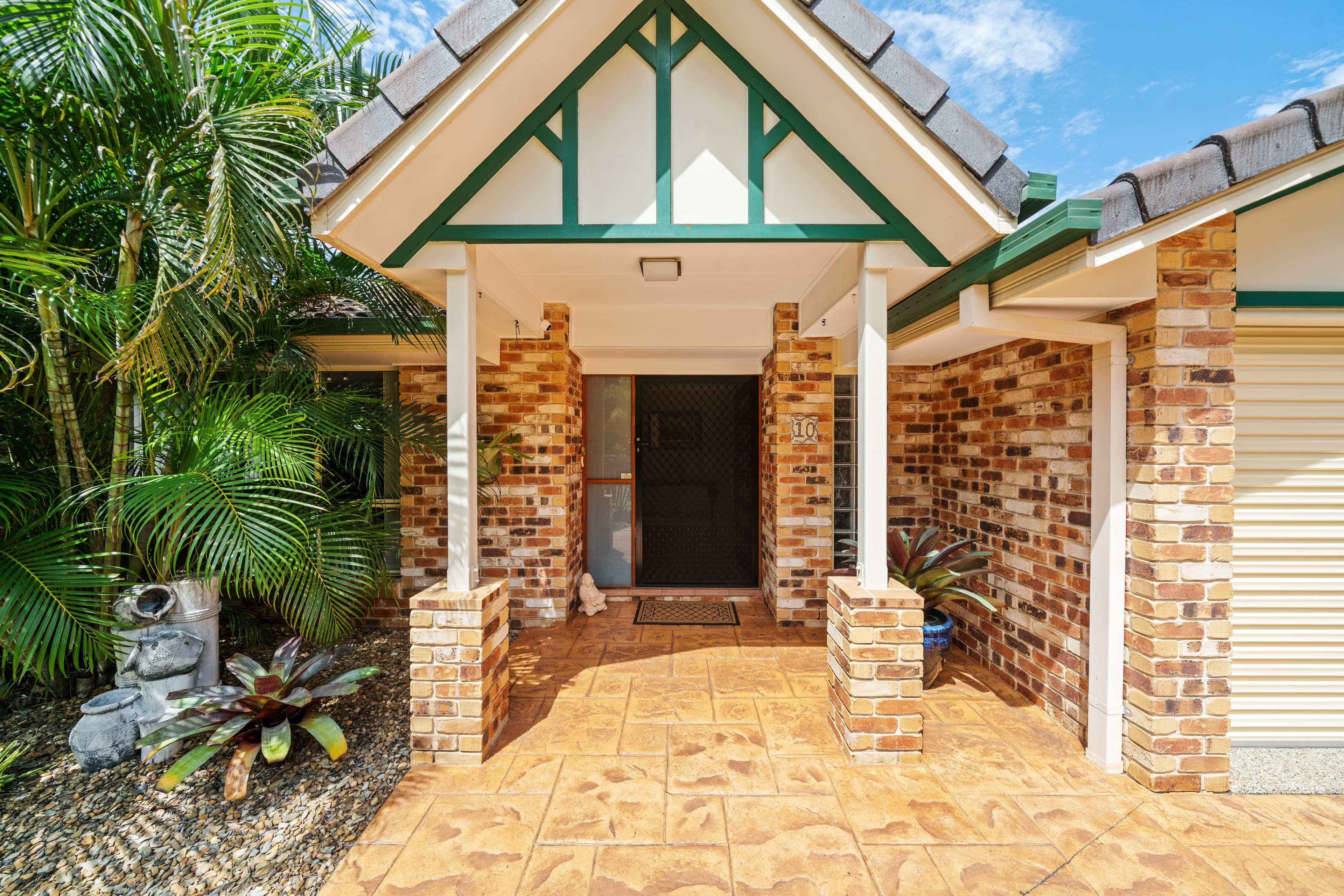 10 Lakefield Drive, Victoria Point, Victoria Point - Thumbnail 2