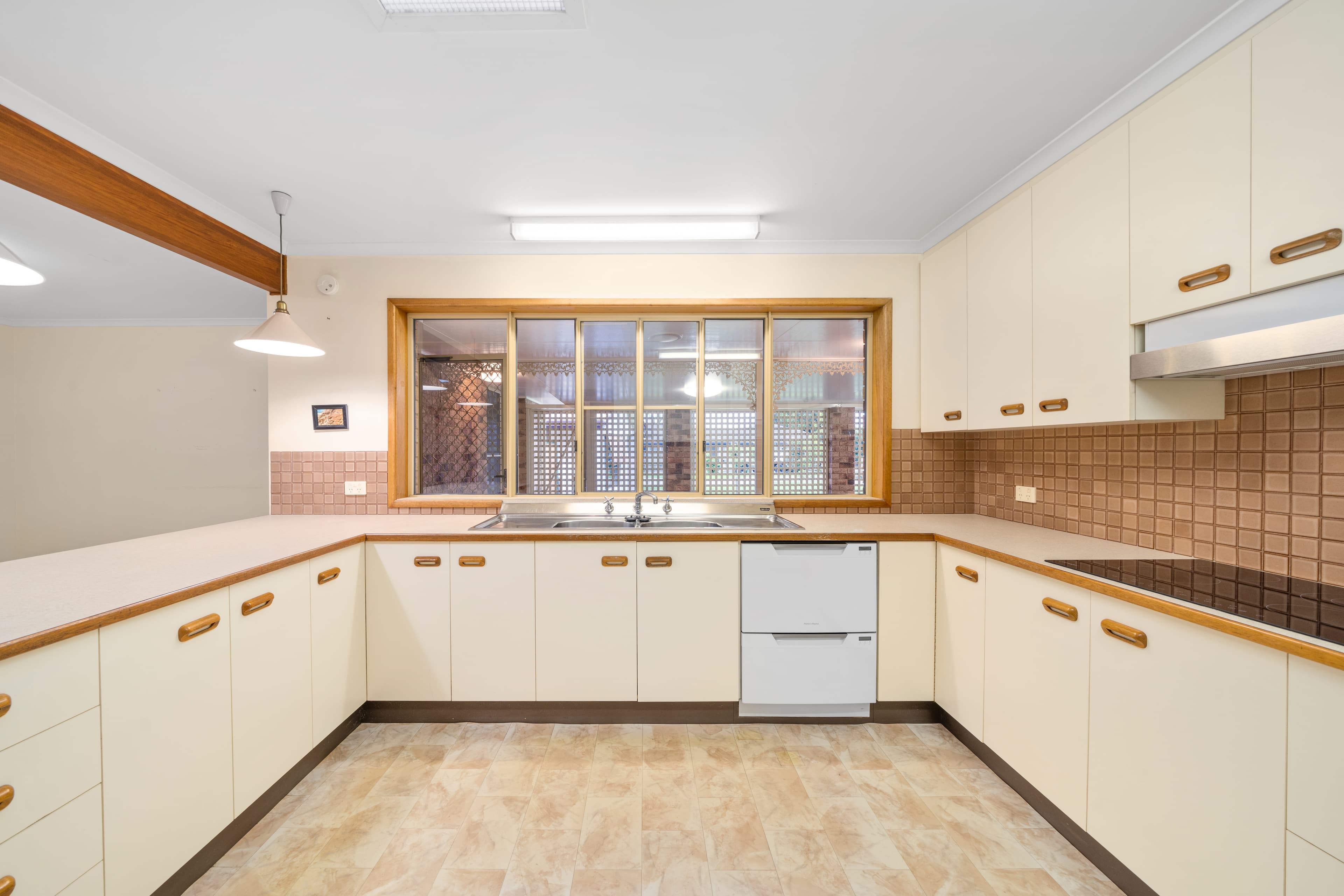 8 Clearwater Street, Ormiston, Ormiston - Thumbnail 7