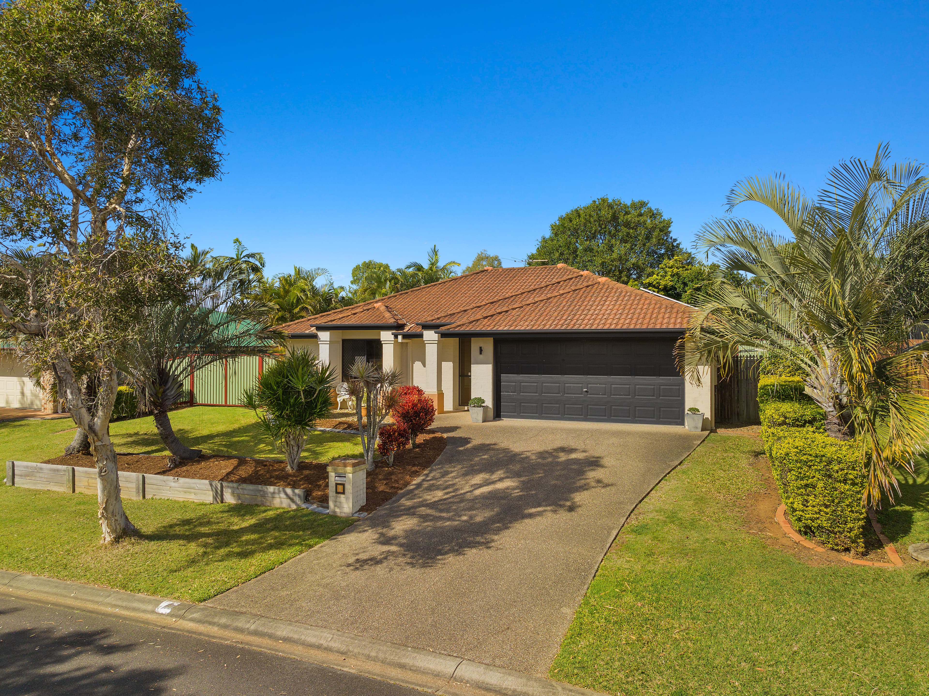 1 Crestwood Close, Ormiston, Ormiston - Image 1
