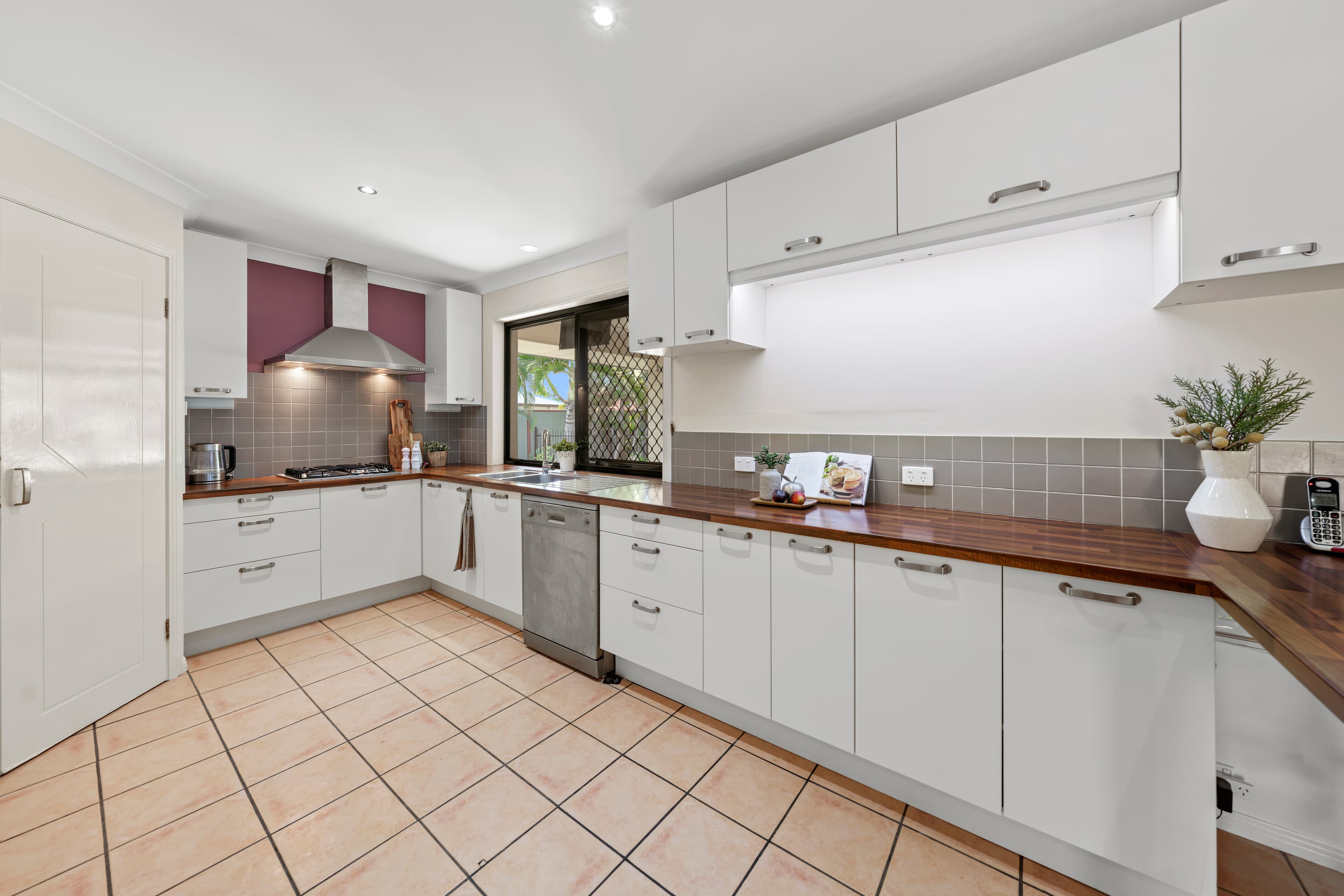 1 Crestwood Close, Ormiston, Ormiston - Thumbnail 4