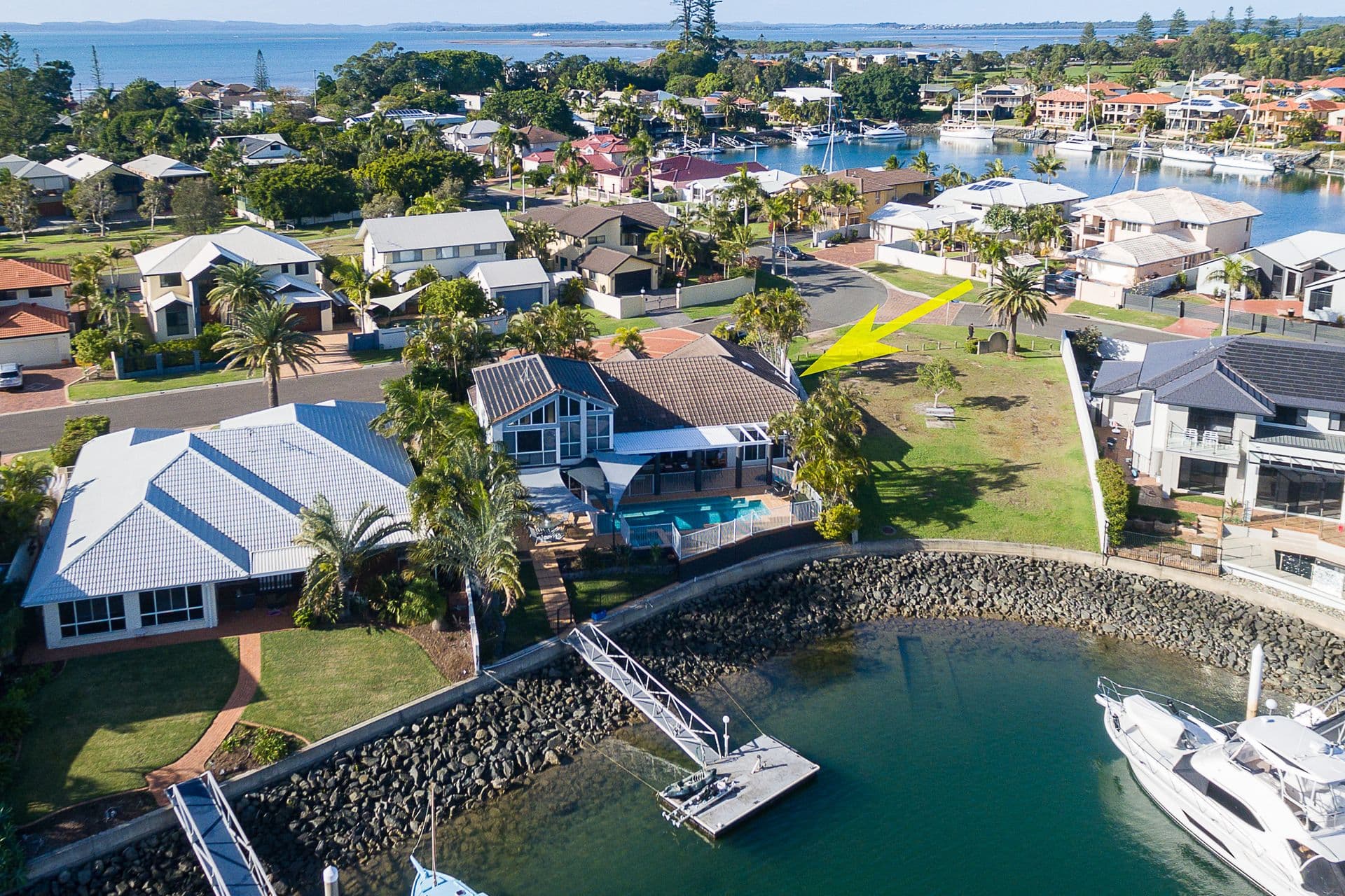 4 Raby Bay Boulevard, Raby Bay, Raby Bay - Thumbnail 2