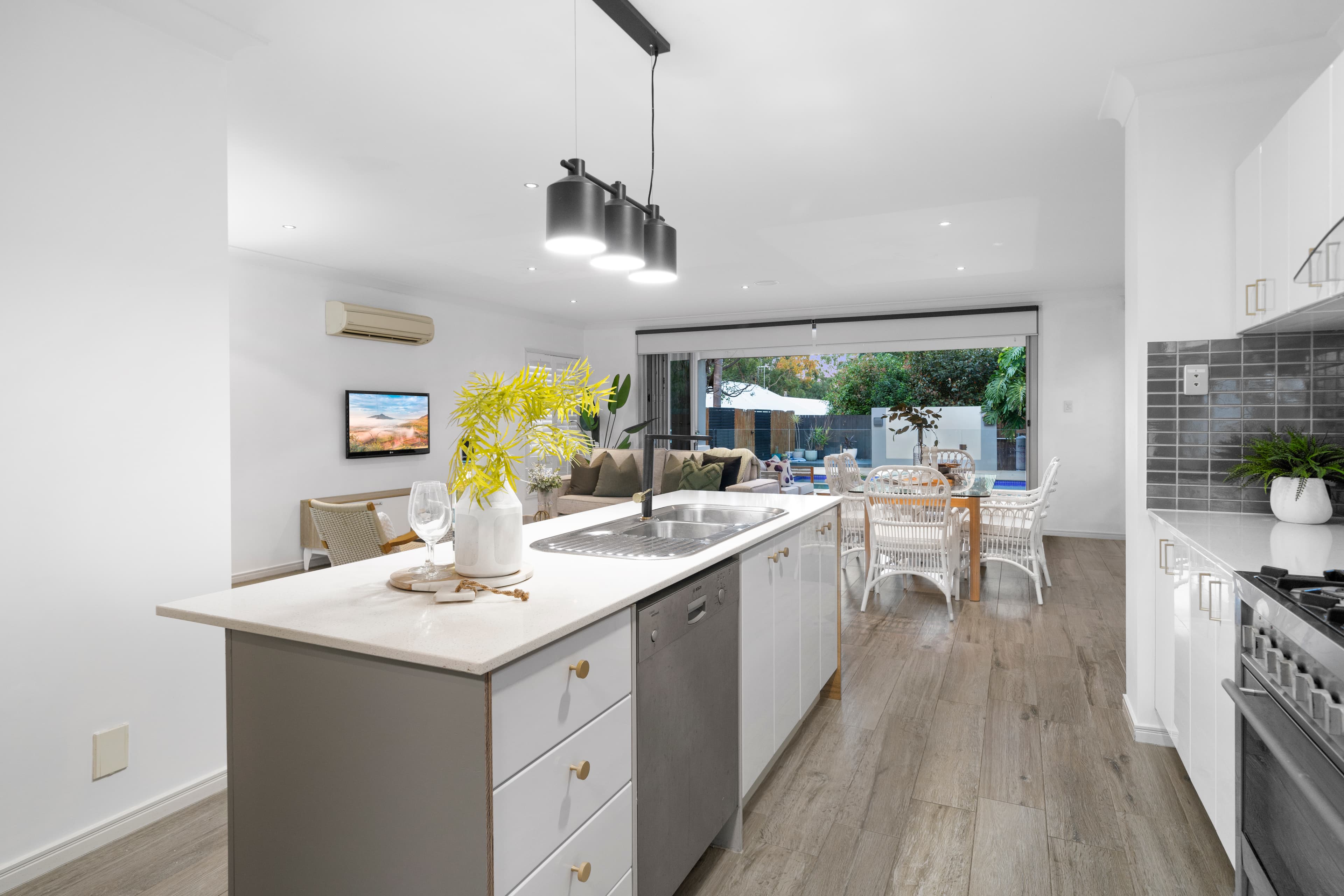 10 Buckland Street, Wellington Point, Wellington Point - Thumbnail 2